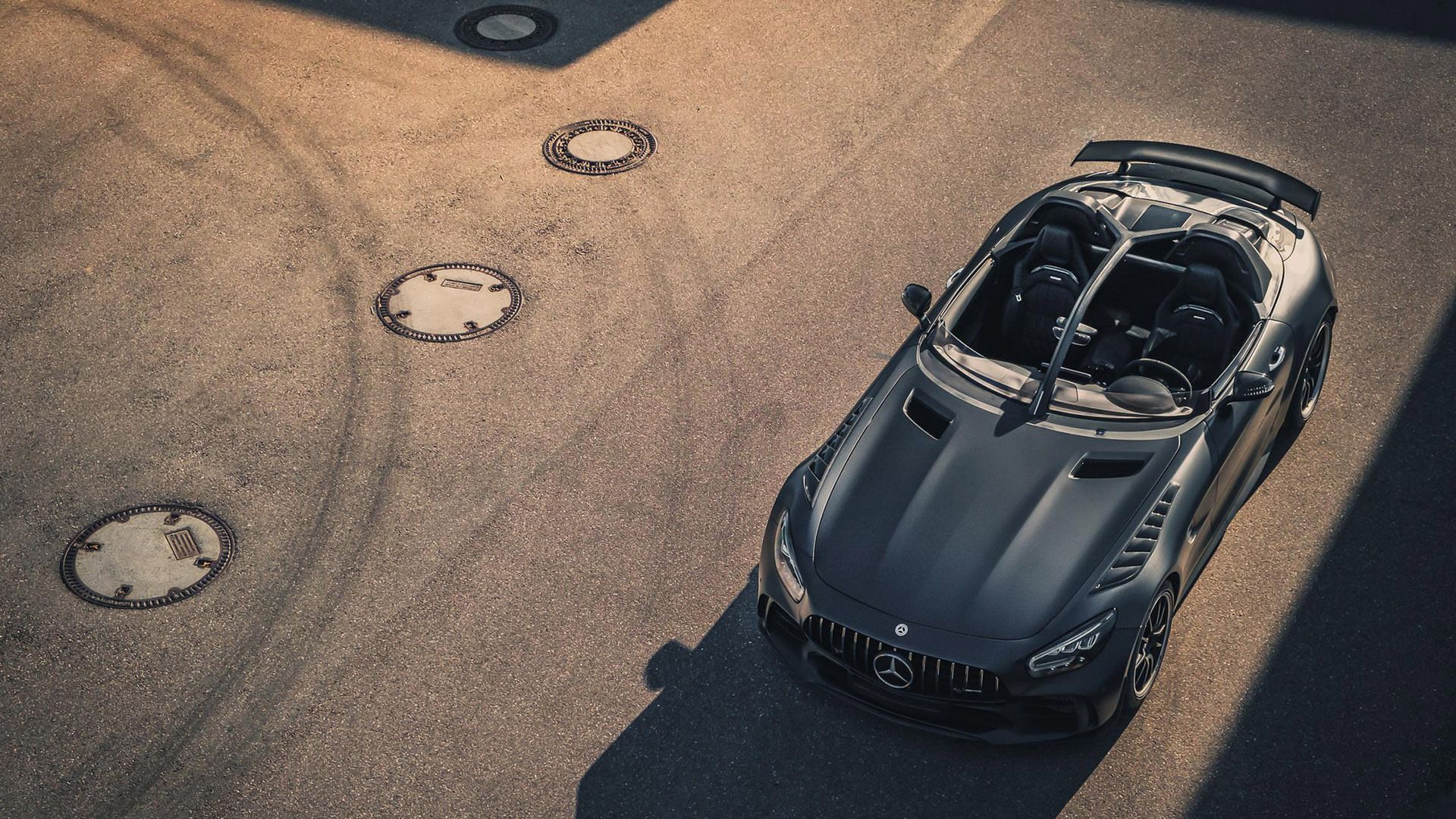 نمای بالا مرسدس آ ام گ جی تی آر اسپیدستر / Mercedes-AMG GT R Speedster مشکی رنگ