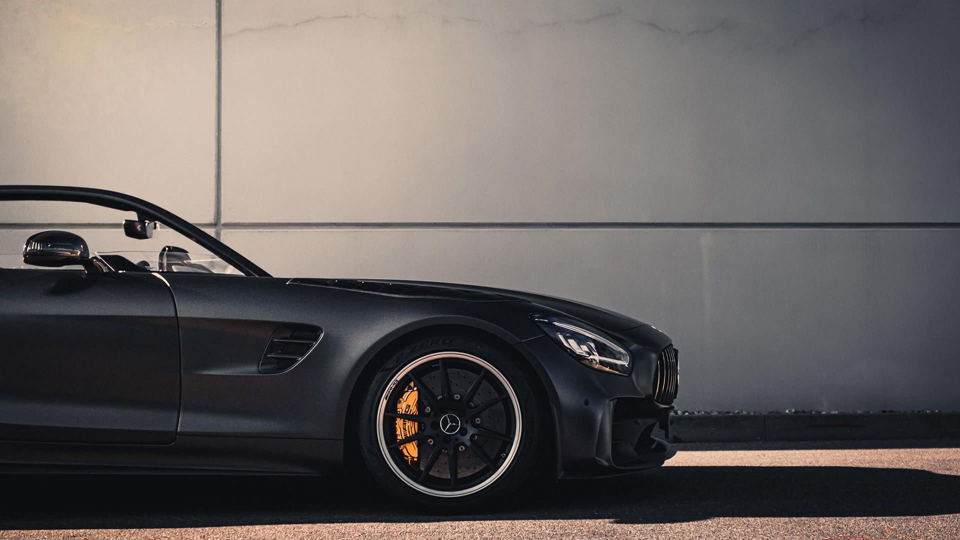چرخ جلو مرسدس آ ام گ جی تی آر اسپیدستر / Mercedes-AMG GT R Speedster مشکی رنگ