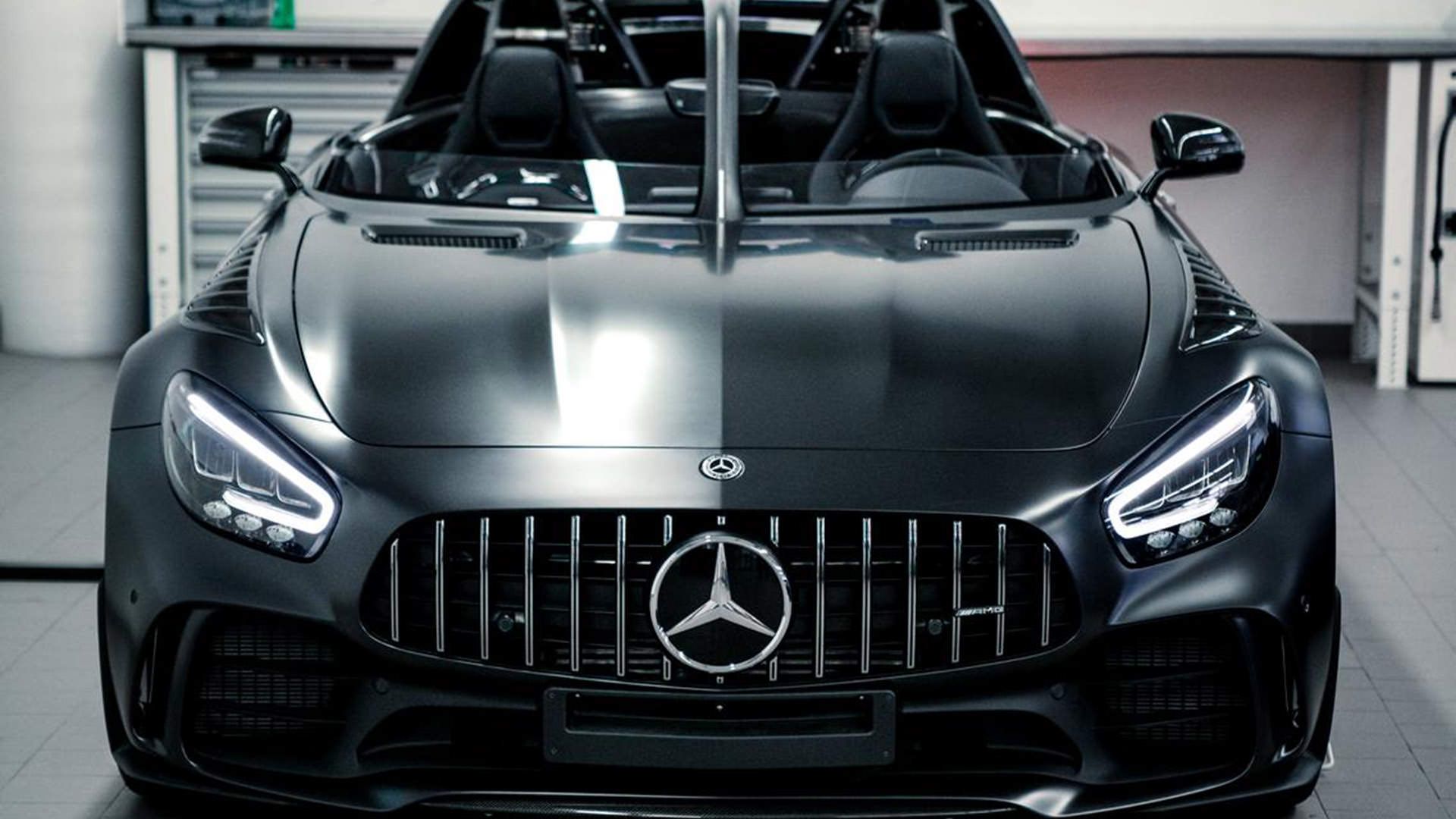 لوگوی مرسدس بنز در جلوپنجره مرسدس آ ام گ جی تی آر اسپیدستر / Mercedes-AMG GT R Speedster مشکی رنگ