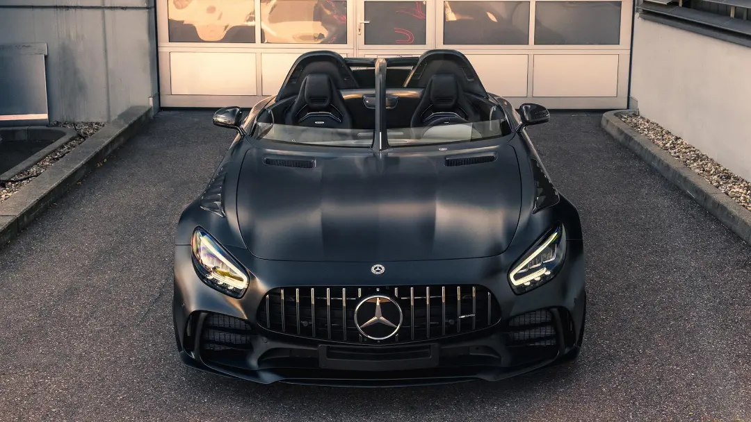 نمای جلو مرسدس آ ام گ جی تی آر اسپیدستر / Mercedes-AMG GT R Speedster مشکی رنگ