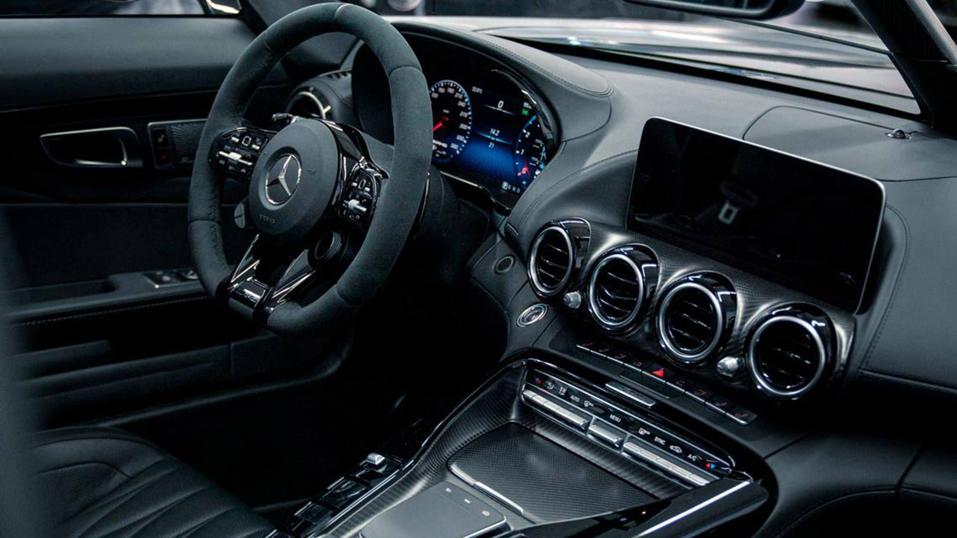 داشبورد و فرمان مرسدس آ ام گ جی تی آر اسپیدستر / Mercedes-AMG GT R Speedster مشکی رنگ