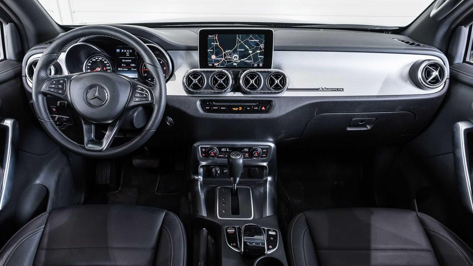 کابین و داشبورد وانت پیکاپ 6 چرخ مرسدس بنز X کلاس / Mercedes X-Class Six-Wheeler