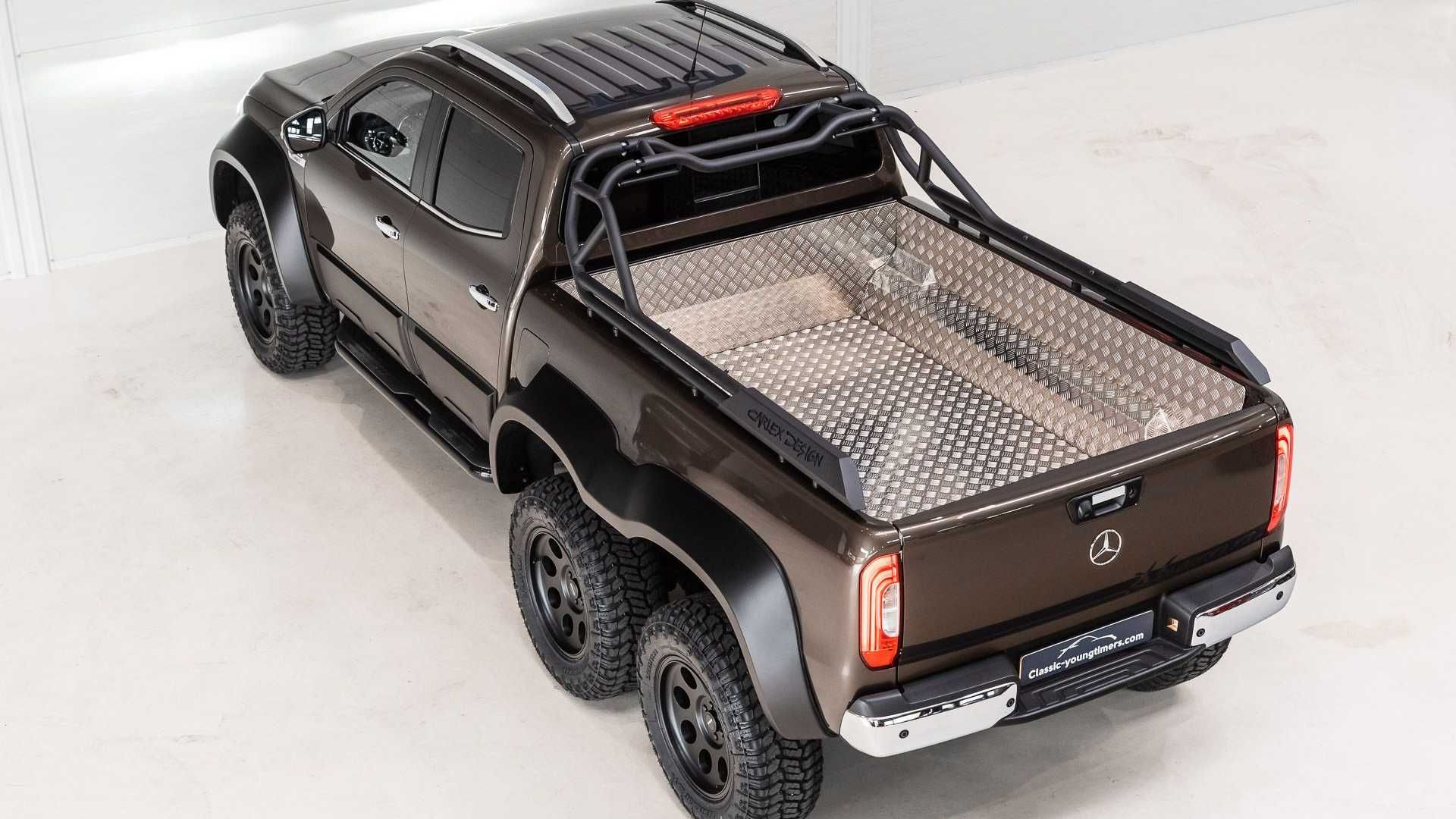 نمای عقب وانت پیکاپ 6 چرخ مرسدس بنز X کلاس / Mercedes X-Class Six-Wheeler قهوه ای رنگ