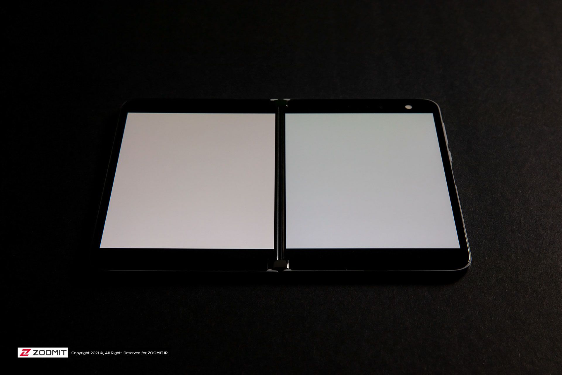 تفاوت نمایش رنگ‌های سفید در نمایشگر سرفیس دوئو مایکروسافت