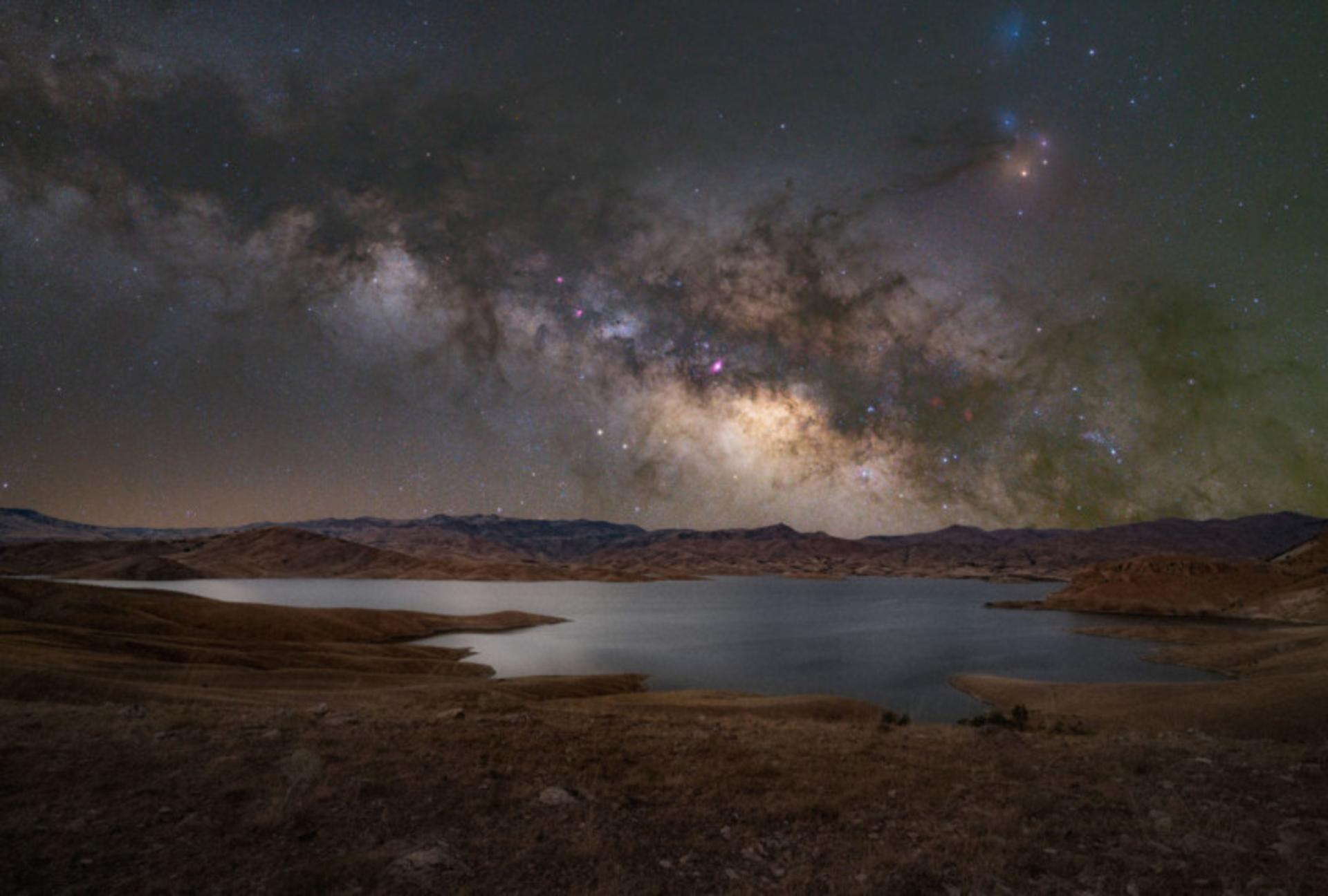 milkyway-over-dersim-kurdistan-800x540