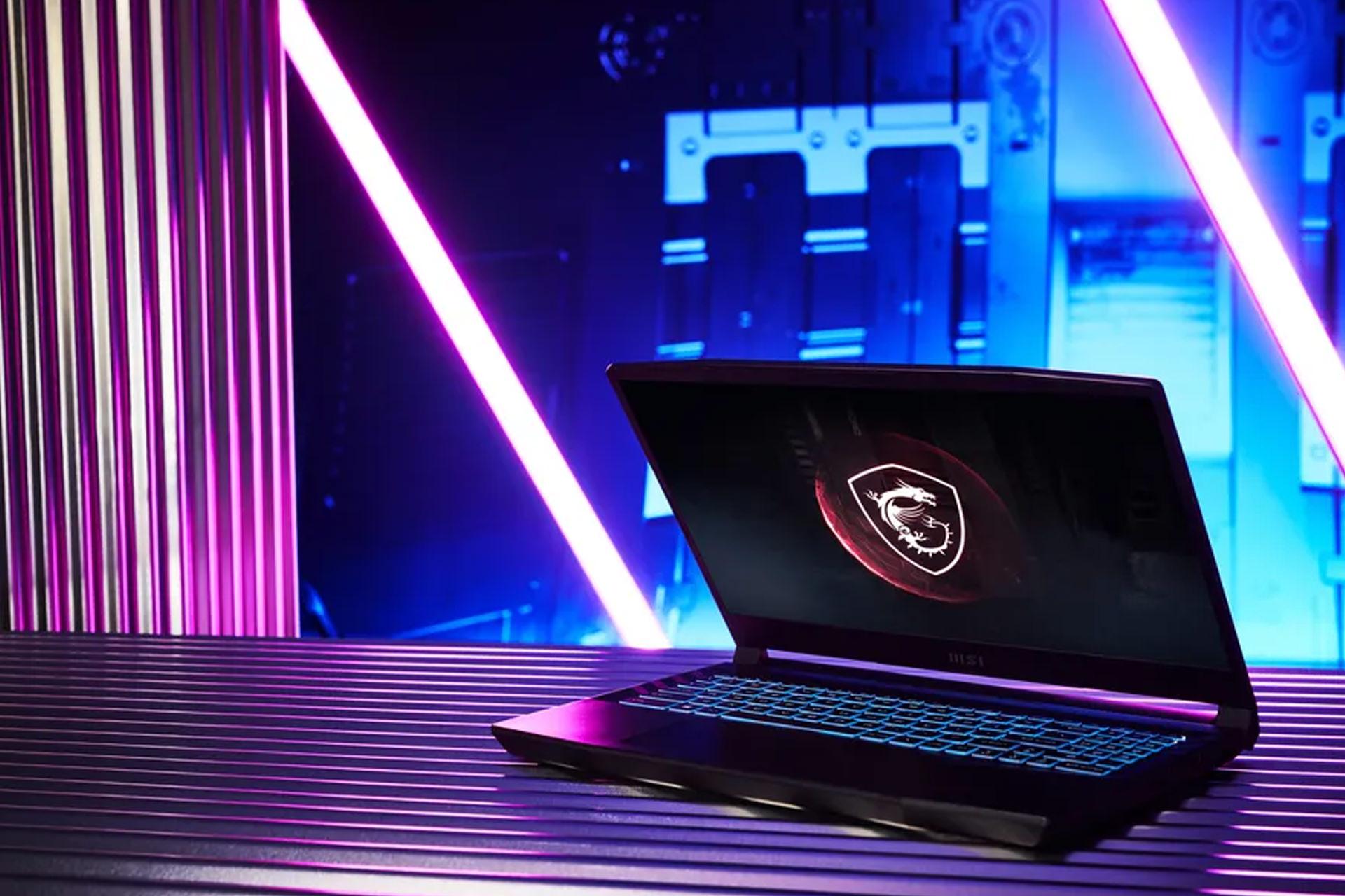 لپ تاپ MSI GL66 Pulse روی میز از نمای جلو