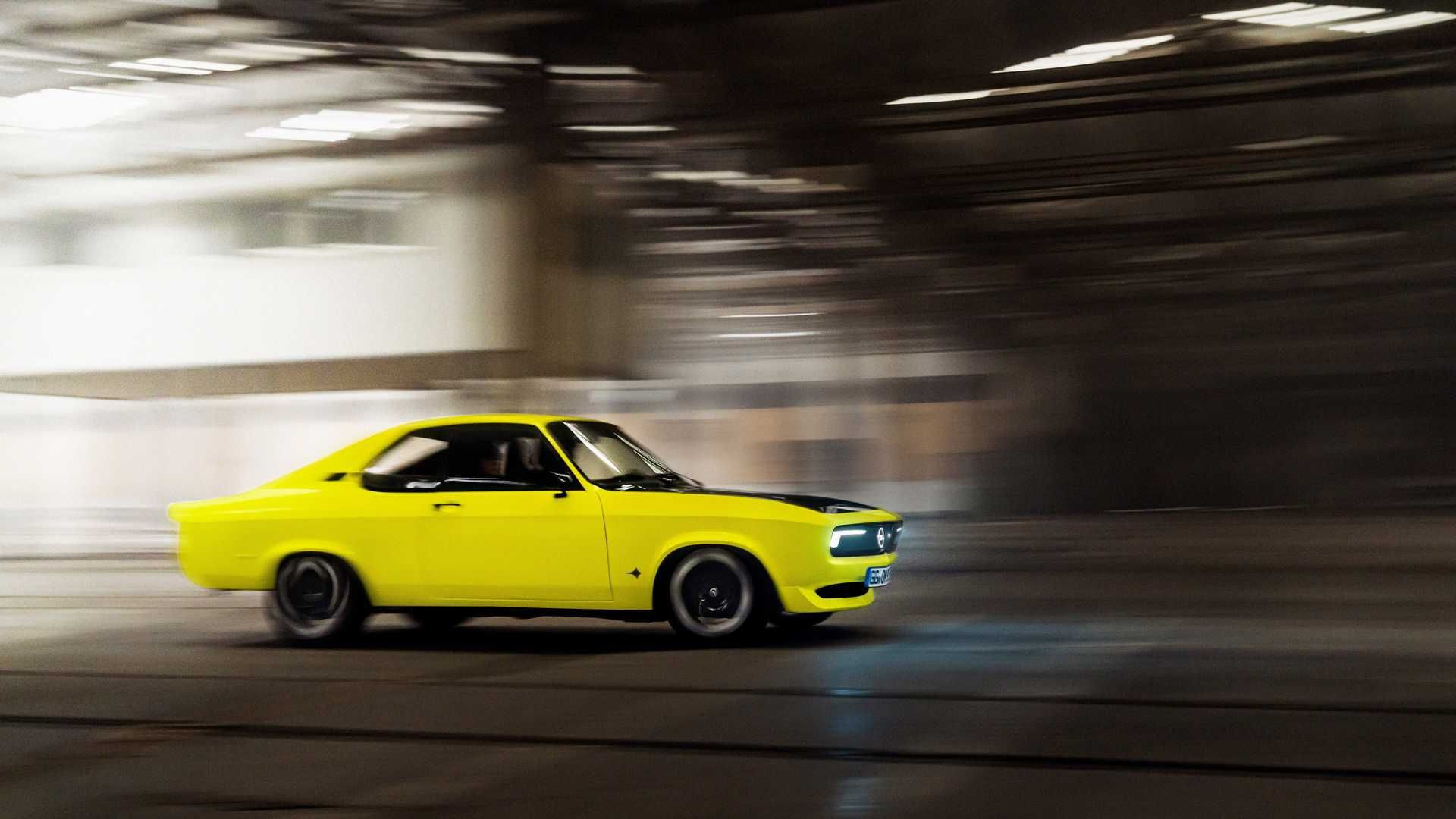 اوپل مانتا جی اس ای الکترومود / Opel Manta GSe ElektroMOD زرد رنگ در جاده