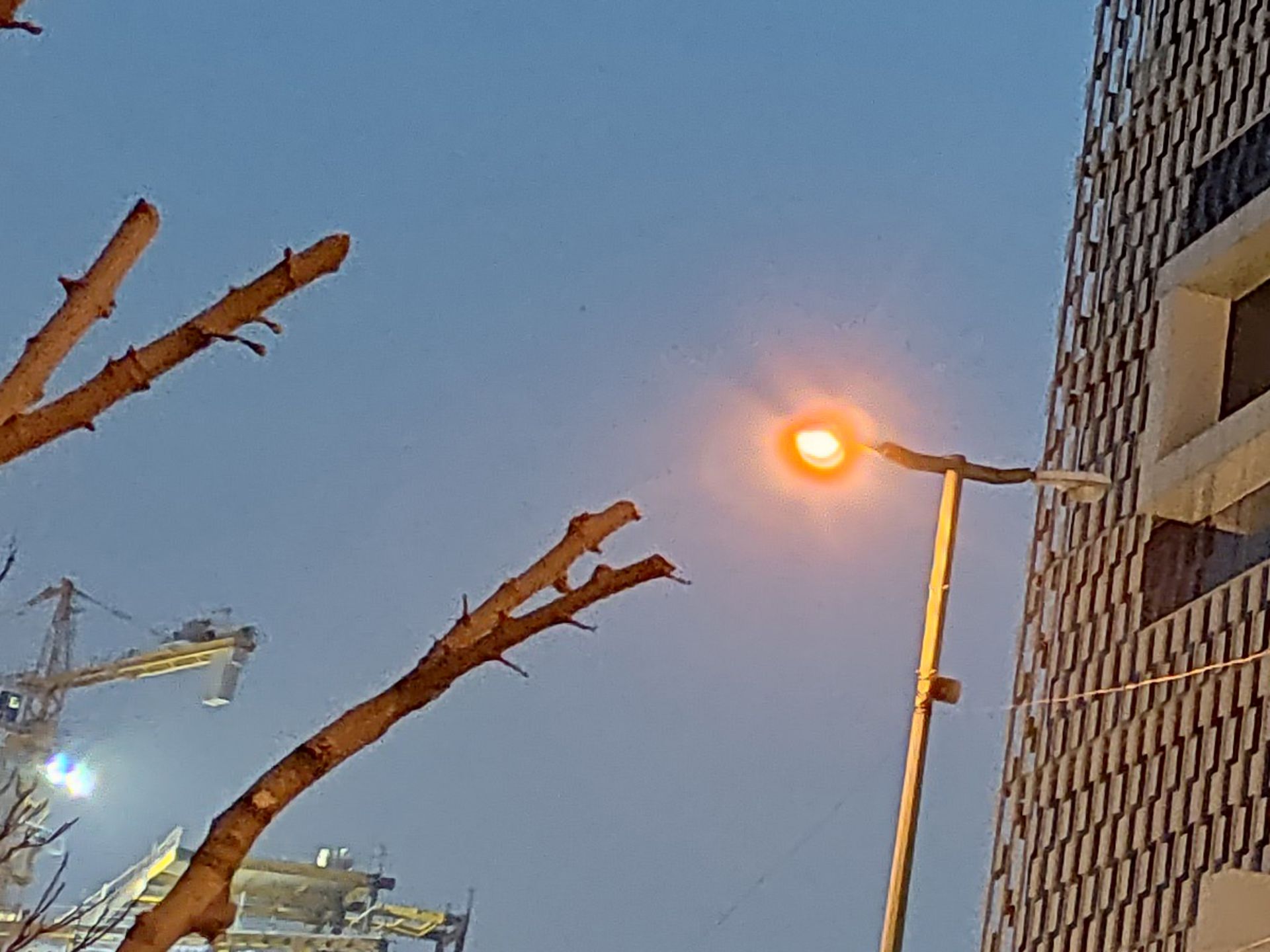 کراپ ۱۰۰ درصدی دوربین واید پوکو X3 در تاریکی