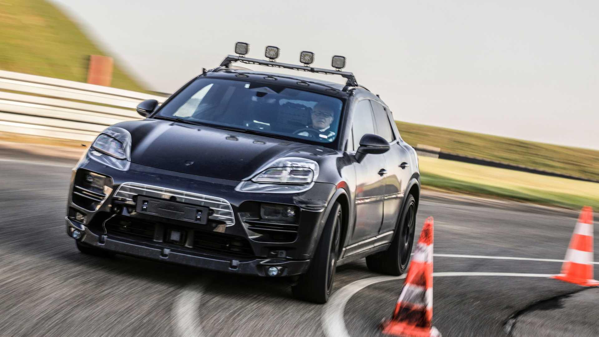 کراس اور برقی پورشه ماکان / Porsche Macan EV crossover در پیست