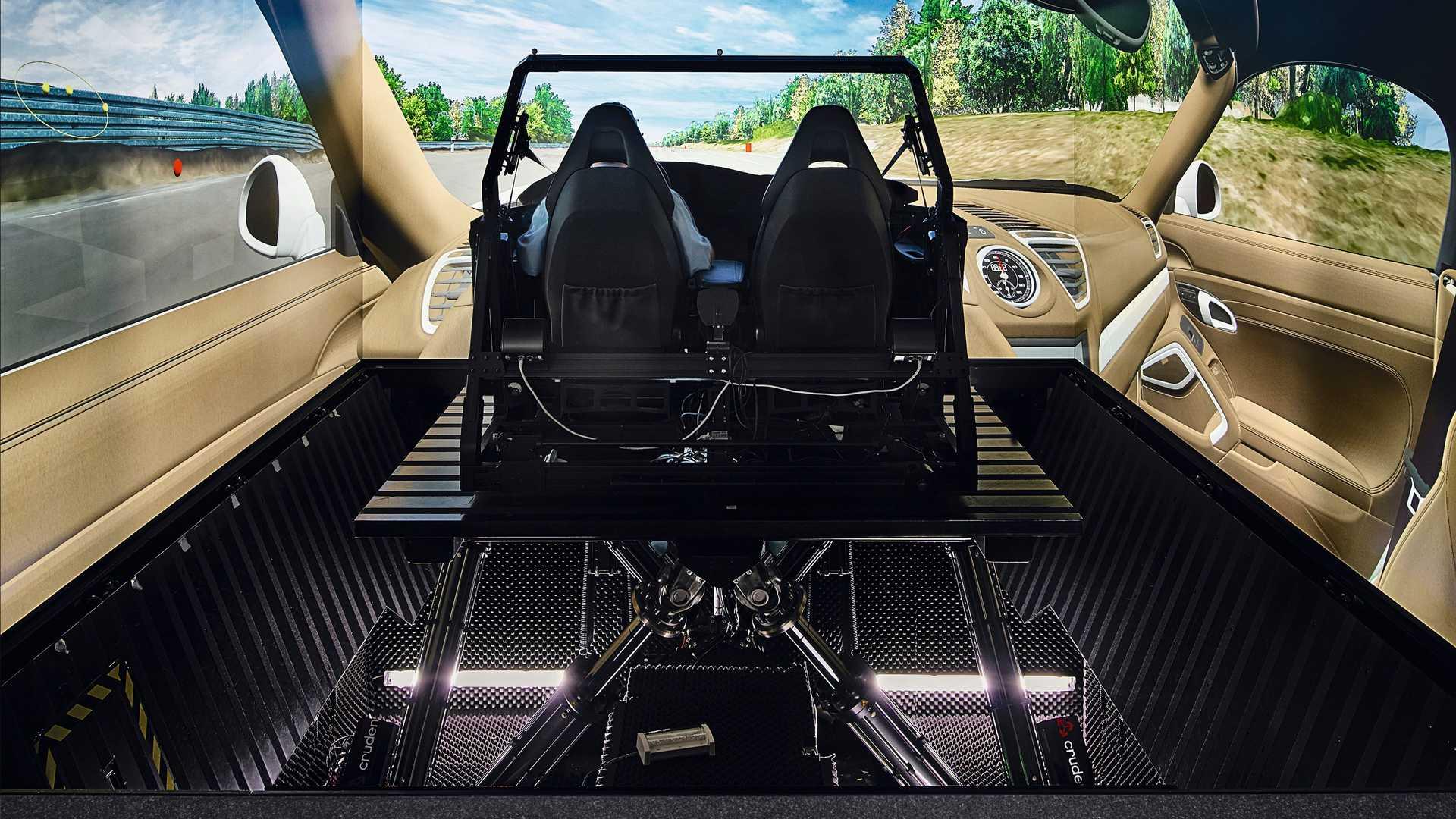 پروتوتایپ کراس اور برقی پورشه ماکان / Porsche Macan EV crossover در جاده