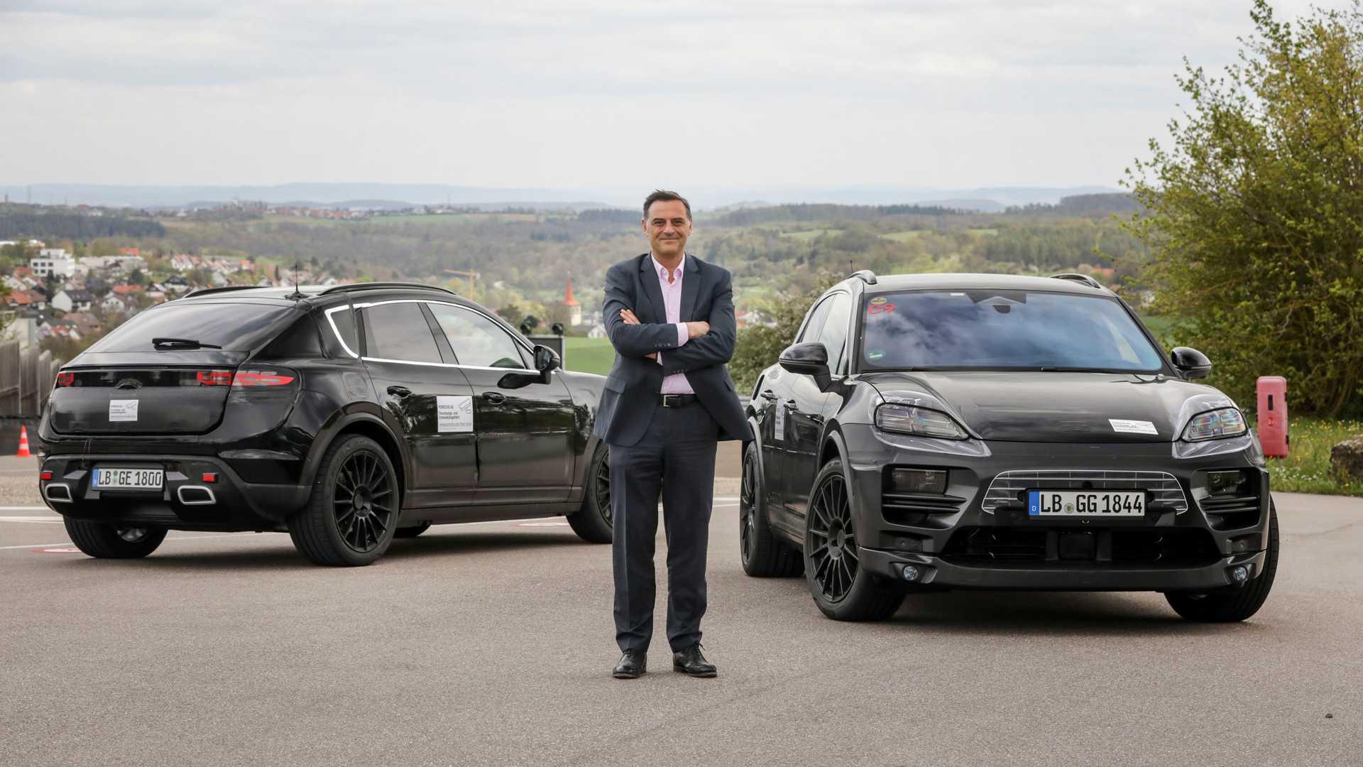 کراس اور برقی پورشه ماکان / Porsche Macan EV crossover سیاه رنگ
