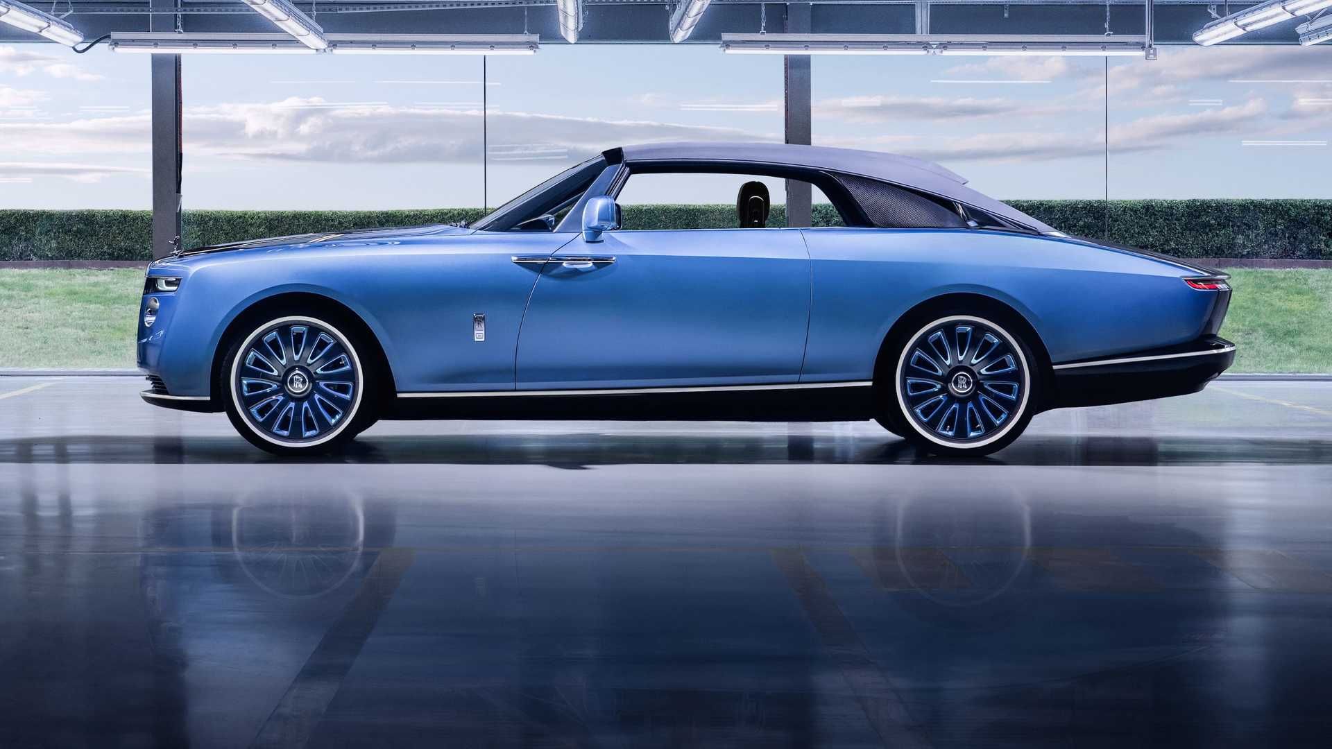 رولزرویس بوت تیل / Rolls-Royce Boat Tail آبی رنگ در نمایشگاه