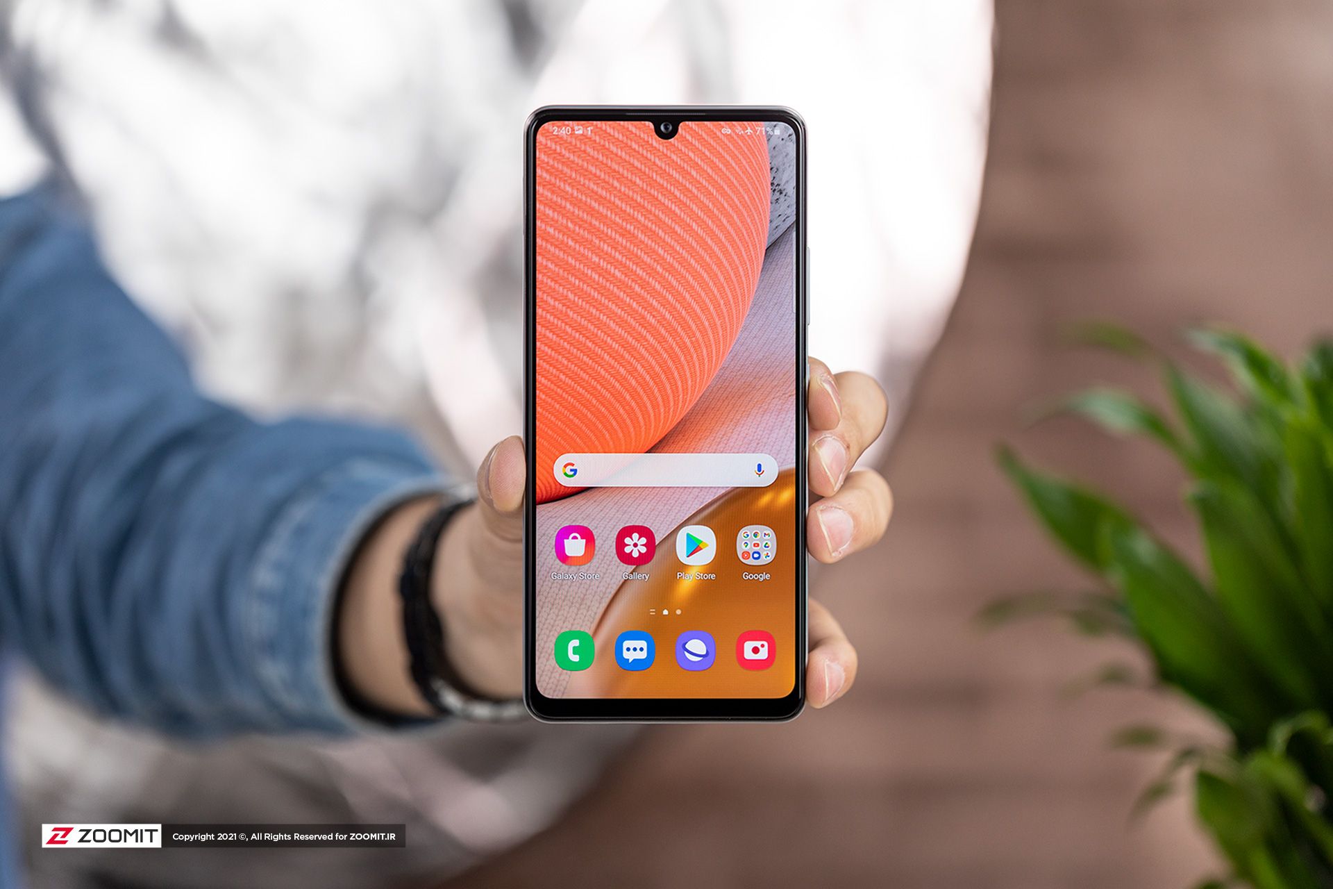 گوشی گلکسی A42 سامسونگ مدل 5G در دست