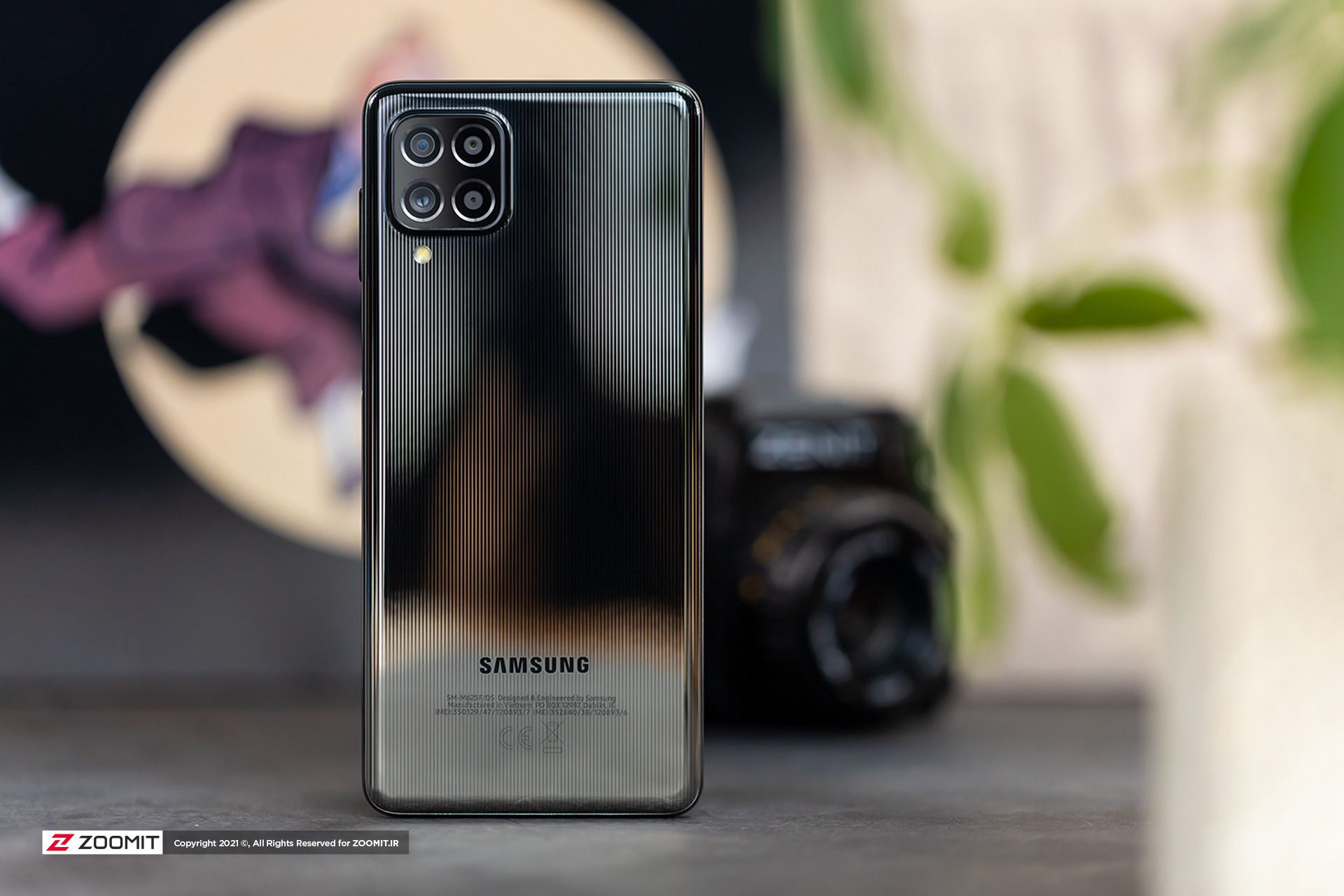پشت گوشی گلکسی M62 سامسونگ در حالت ایستاده