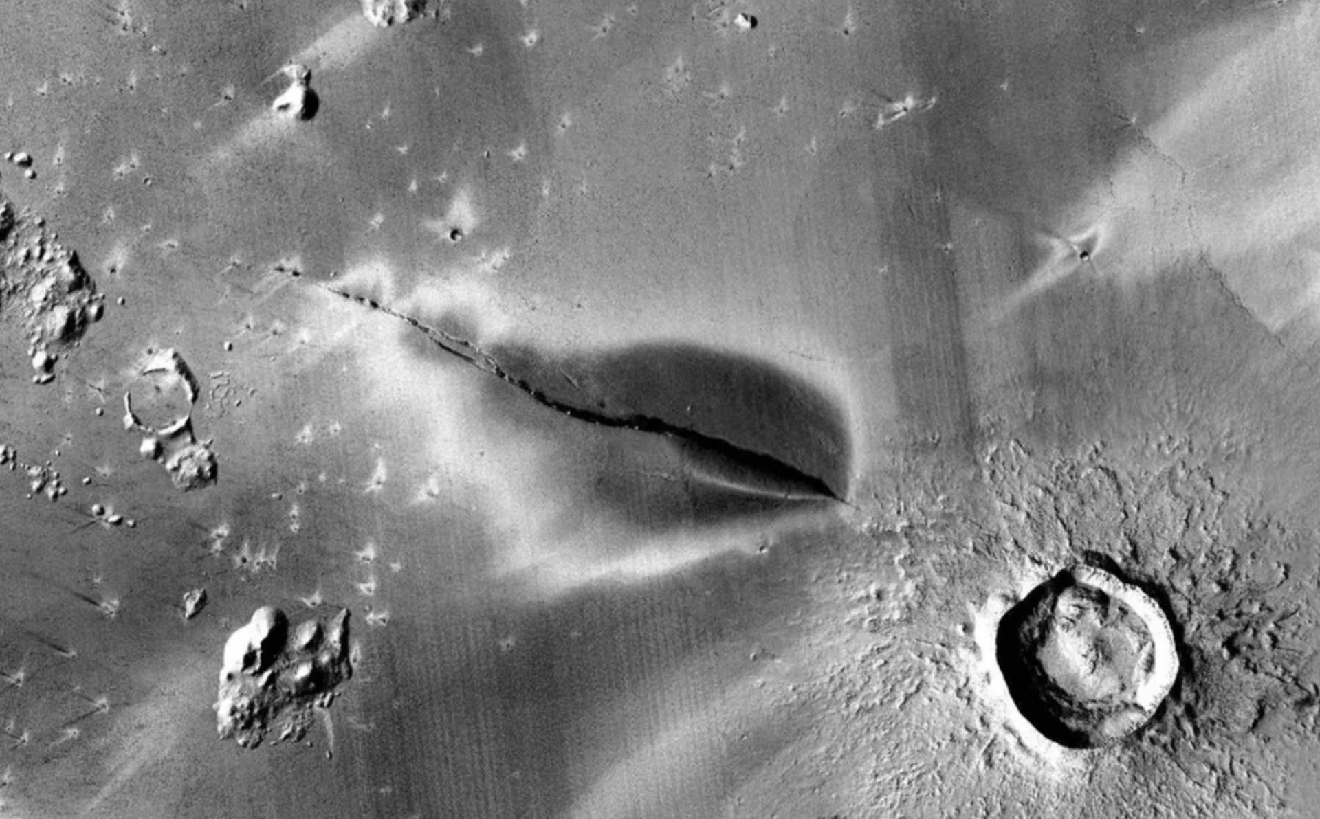 تصویری از رگه‌های سیاه‌رنگ مریخ