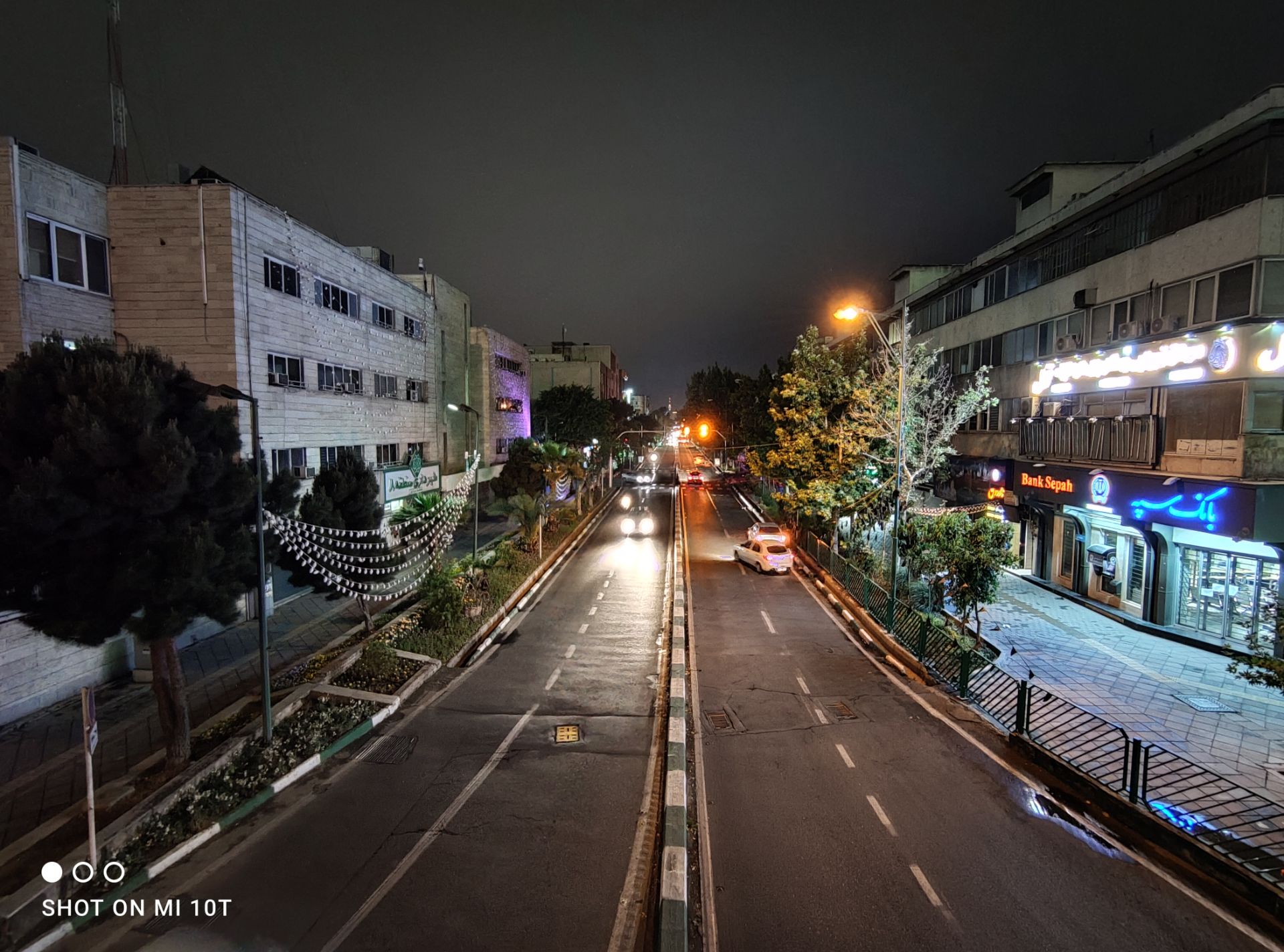 نمونه عکس دوربین اولتراواید شیائومی می 10 تی - نمای خیابان گلبرگ در شب