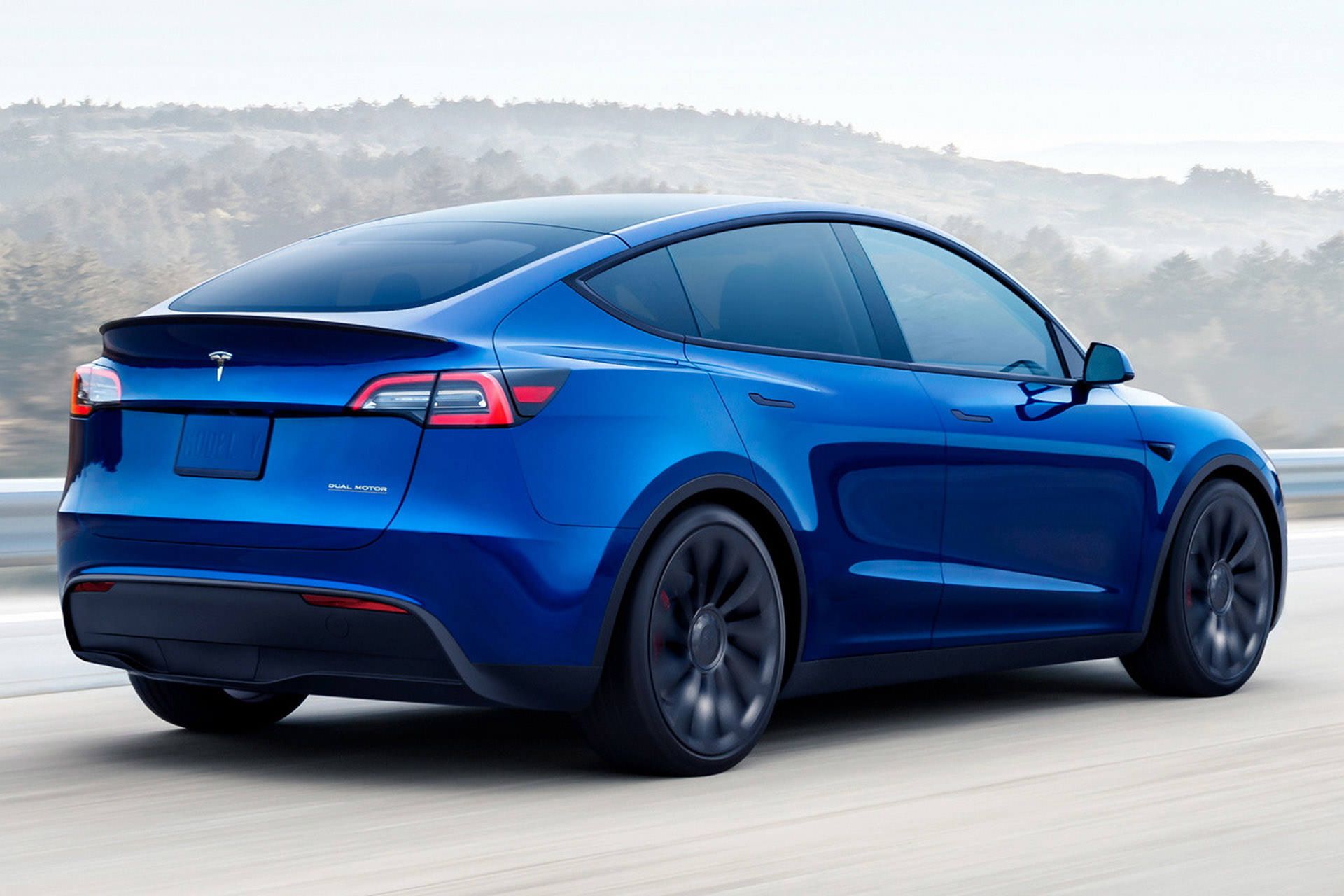 نمای عقب تسلا مدل Y / Tesla Model Y آبی رنگ