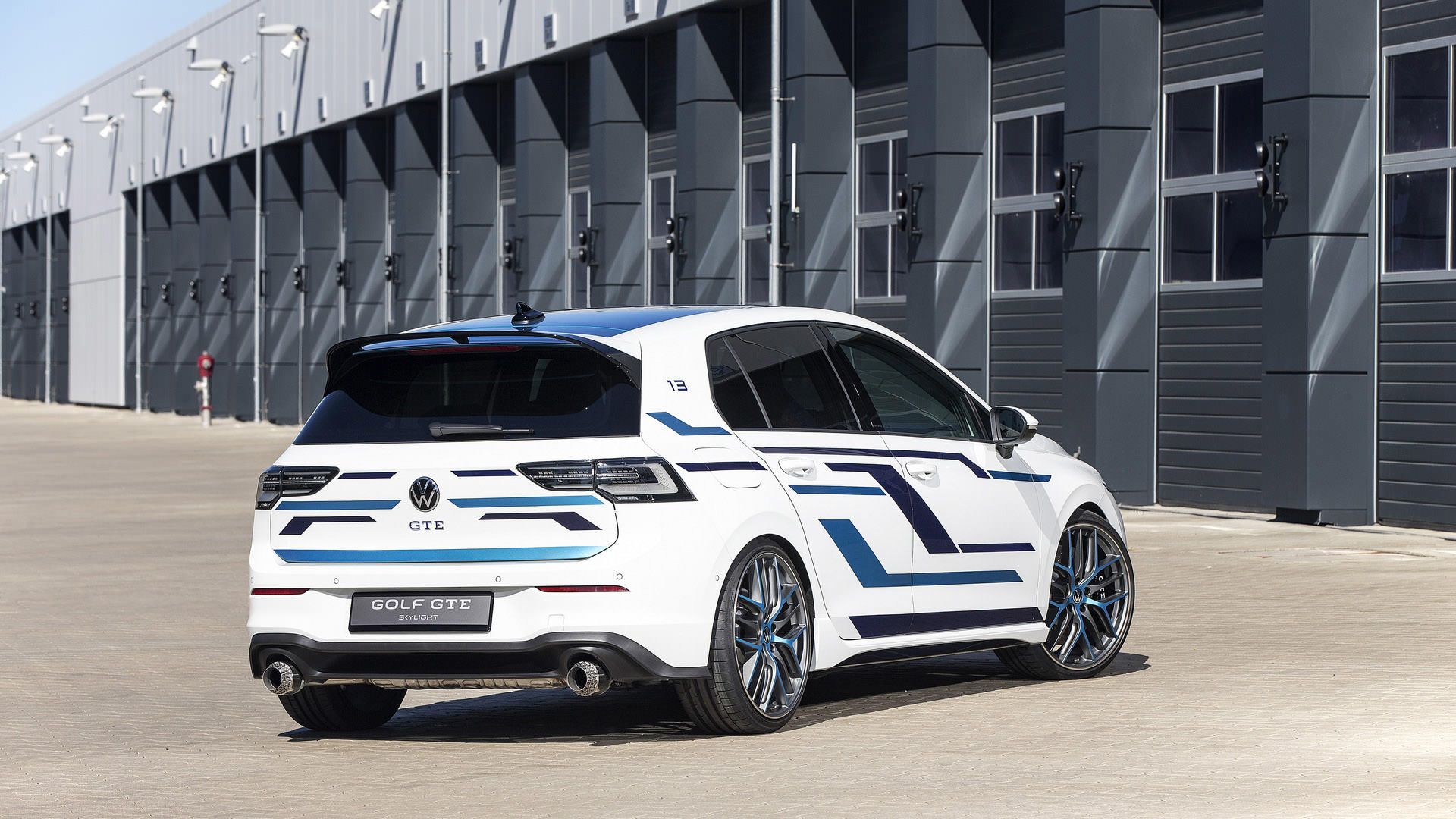 نمای عقب مفهومی فولکس واگن گلف جی تی ای اسکای لایت / Volkswagen Golf GTE Skylight