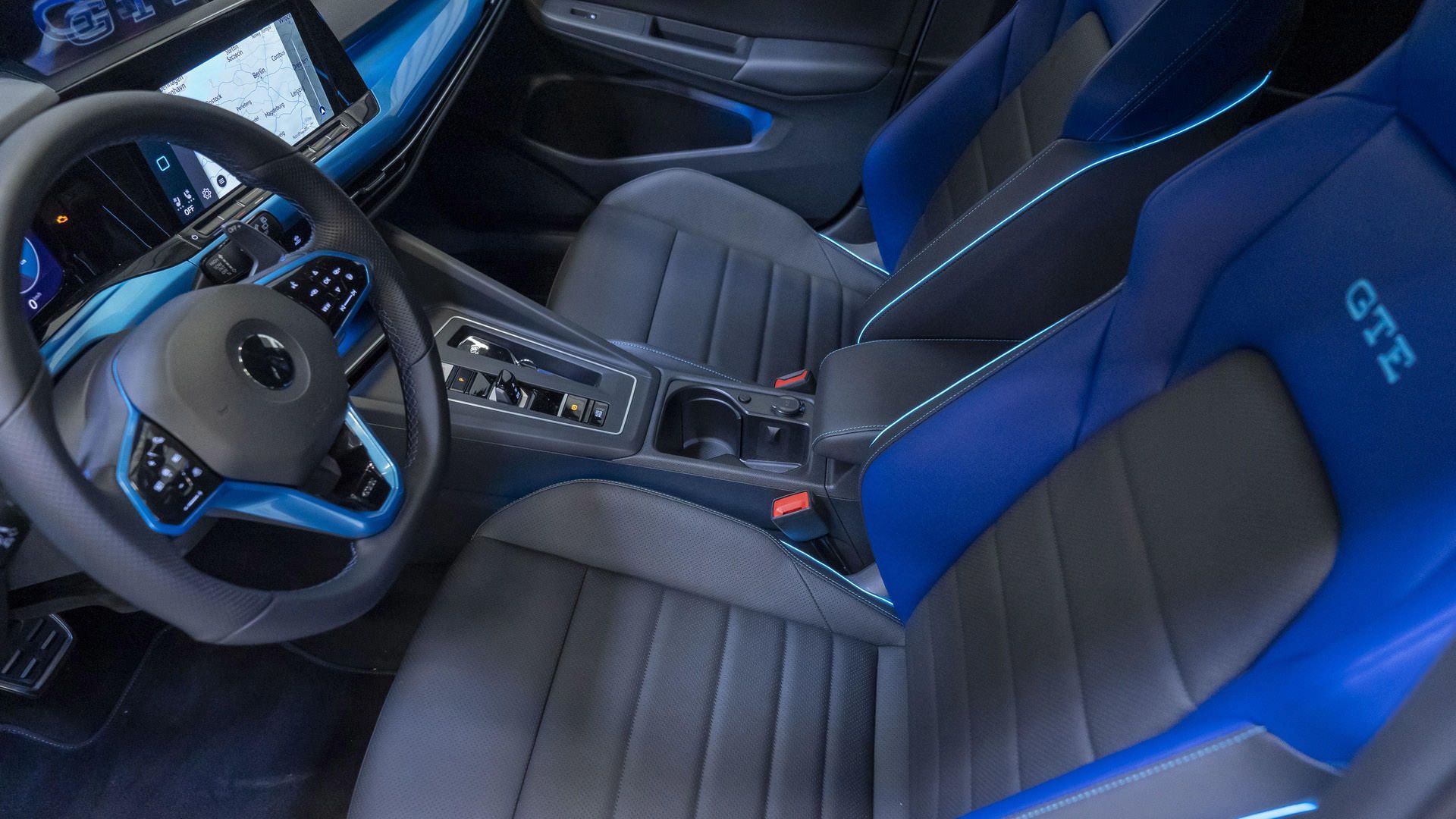 صندلی های جلو مفهومی فولکس واگن گلف جی تی ای اسکای لایت / Volkswagen Golf GTE Skylight