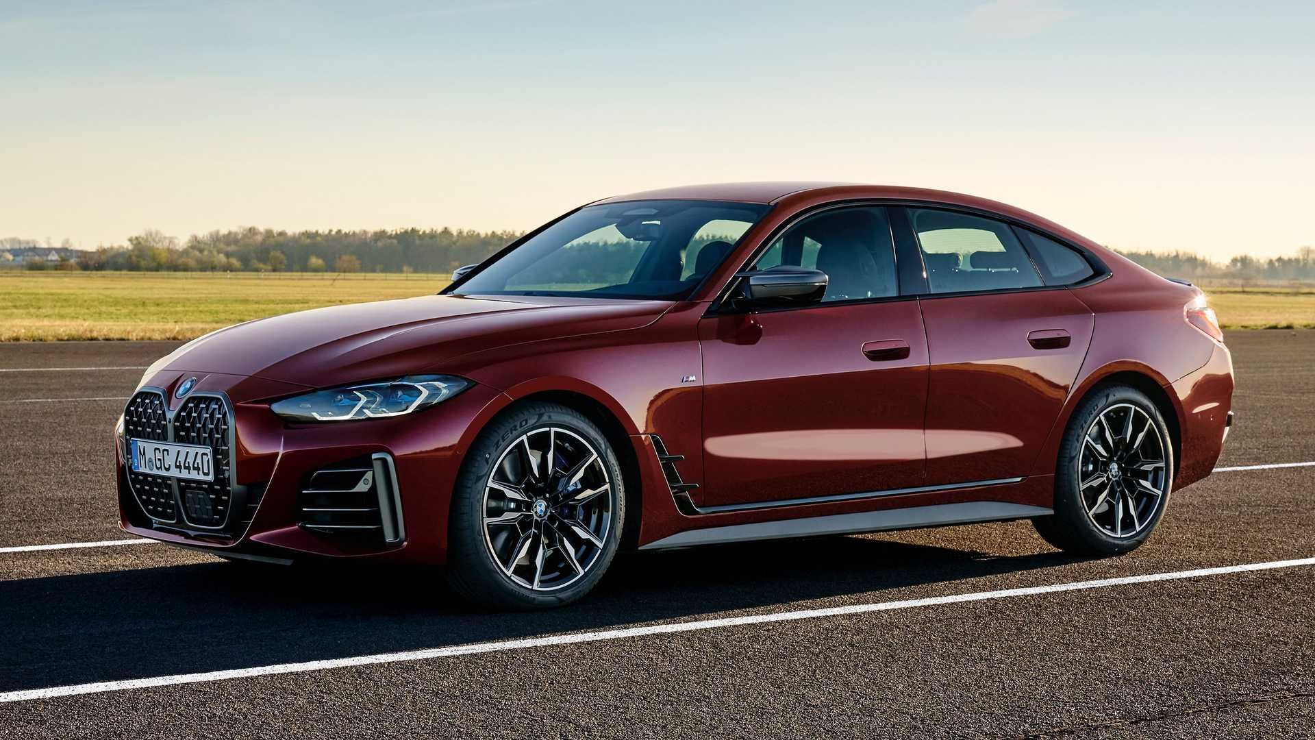 نمای بیرونی بی ام و سری 4 گرن کوپه / 2022 BMW 4 Series Gran Coupe قرمز رنگ