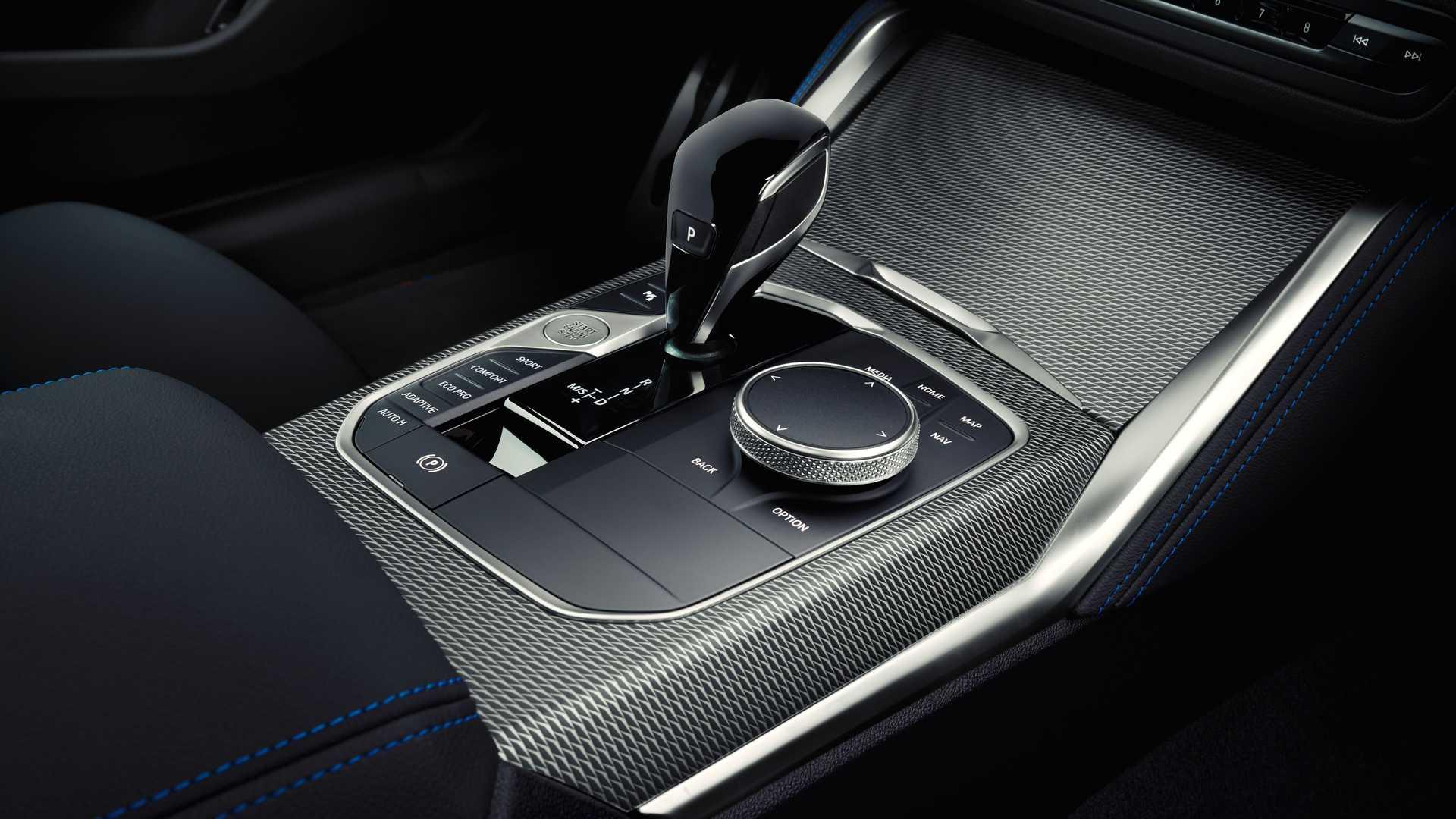کنسول مرکزی بی ام و سری 4 گرن کوپه / 2022 BMW 4 Series Gran Coupe قرمز رنگ