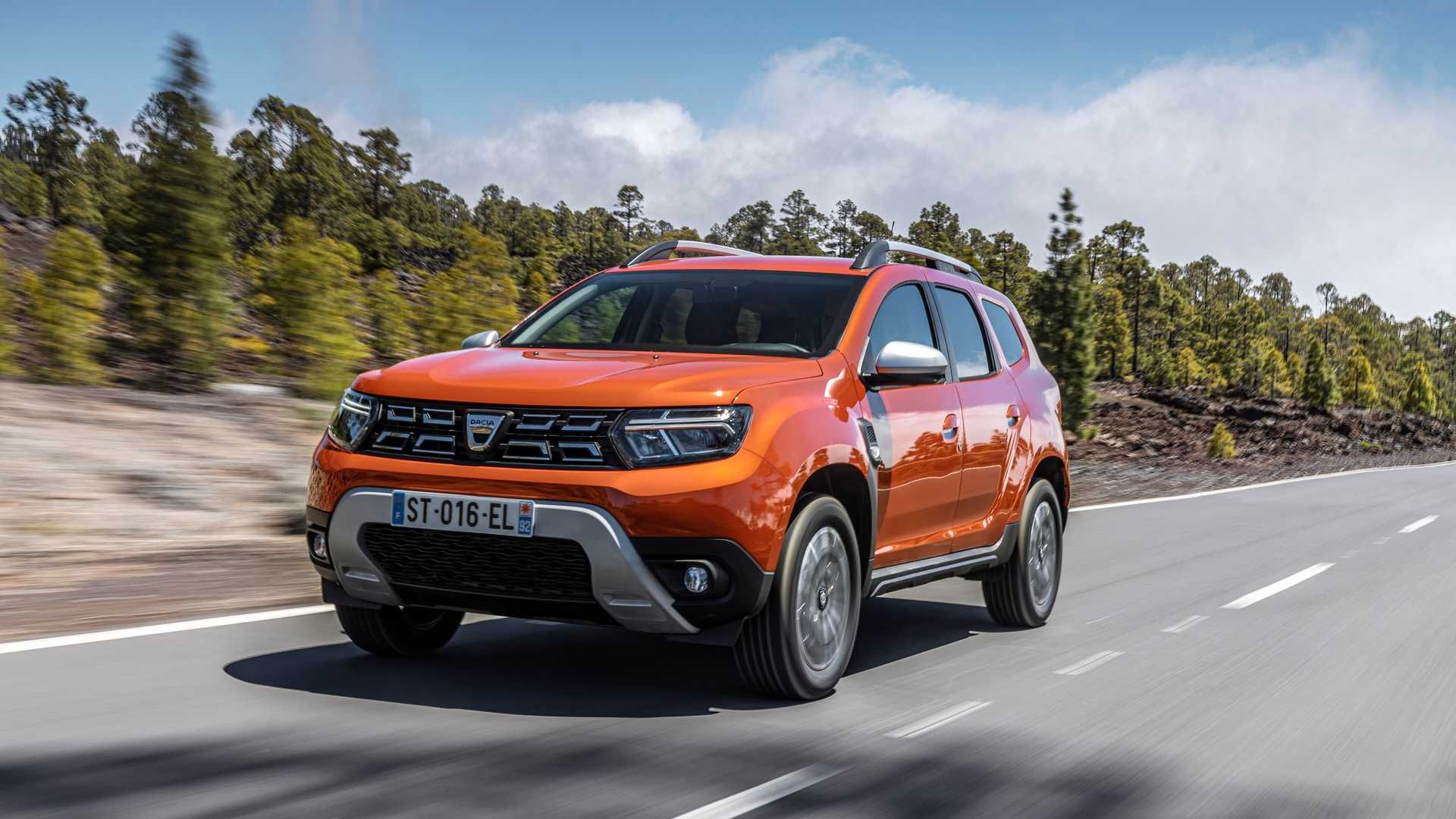 نمای سه چهارم کراس اور رنو داچیا داستر / 2022 Dacia Duster نارنجی رنگ