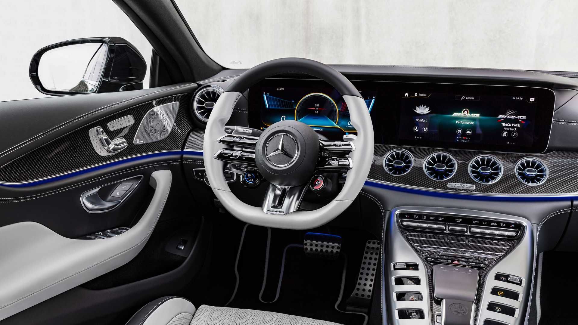 فرمان و داشبورد مرسدس آ ام گ جی تی چهاردر / 2022 Mercedes-AMG GT 4-Door