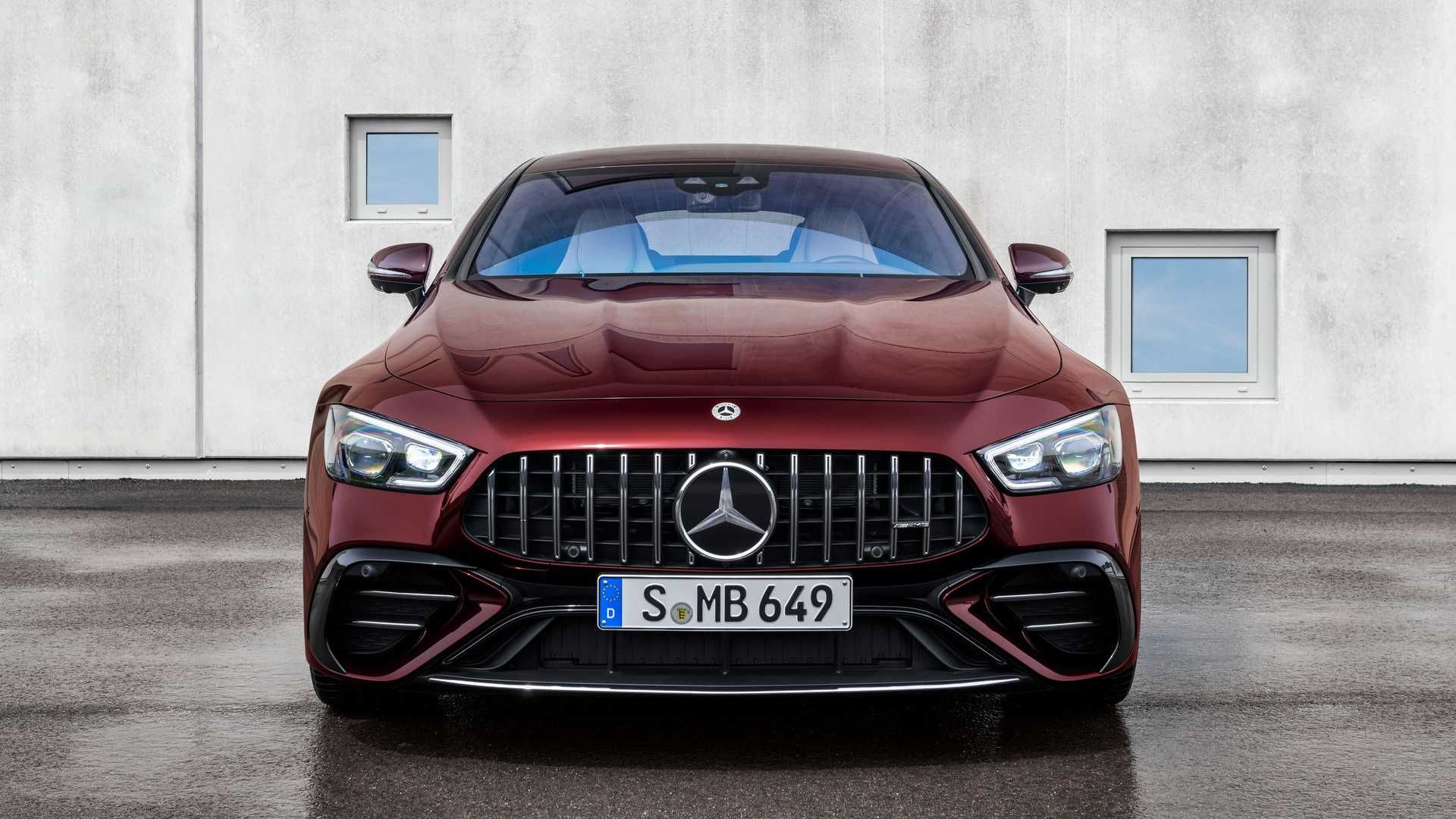 نمای جلو مرسدس آ ام گ جی تی چهاردر / 2022 Mercedes-AMG GT 4-Door