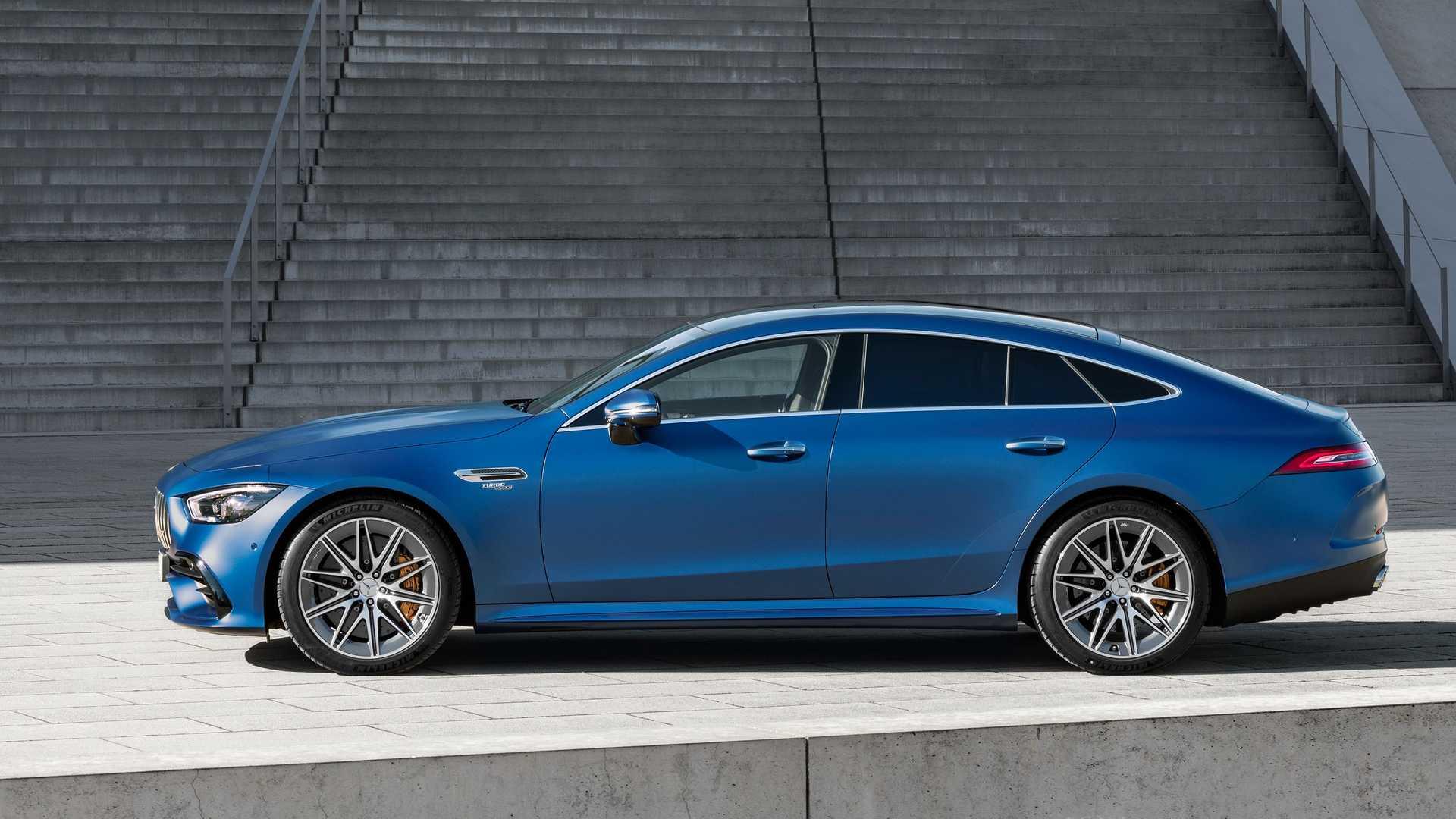 نمای جانبی مرسدس آ ام گ جی تی چهاردر / 2022 Mercedes-AMG GT 4-Door آبی رنگ
