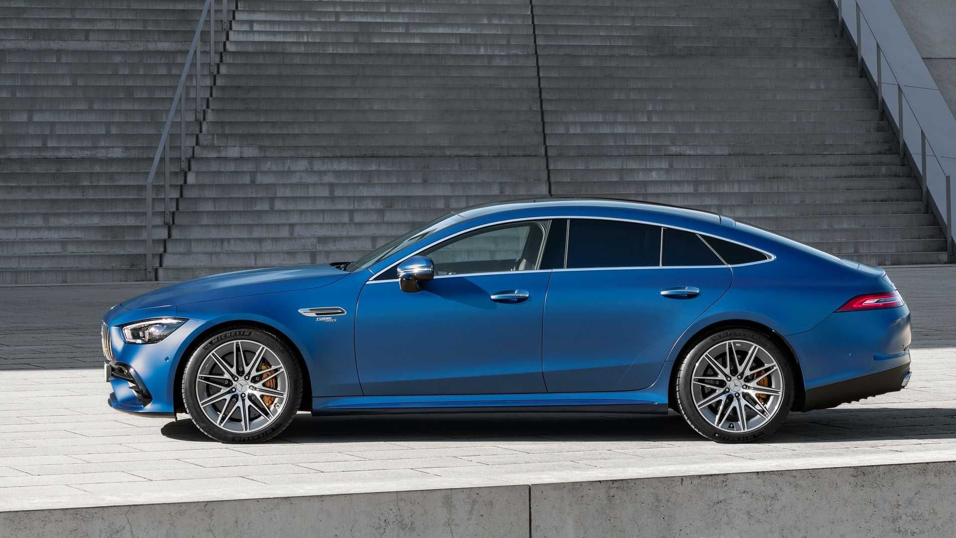 نمای جانبی مرسدس آ ام گ جی تی چهاردر / 2022 Mercedes-AMG GT 4-Door آبی رنگ