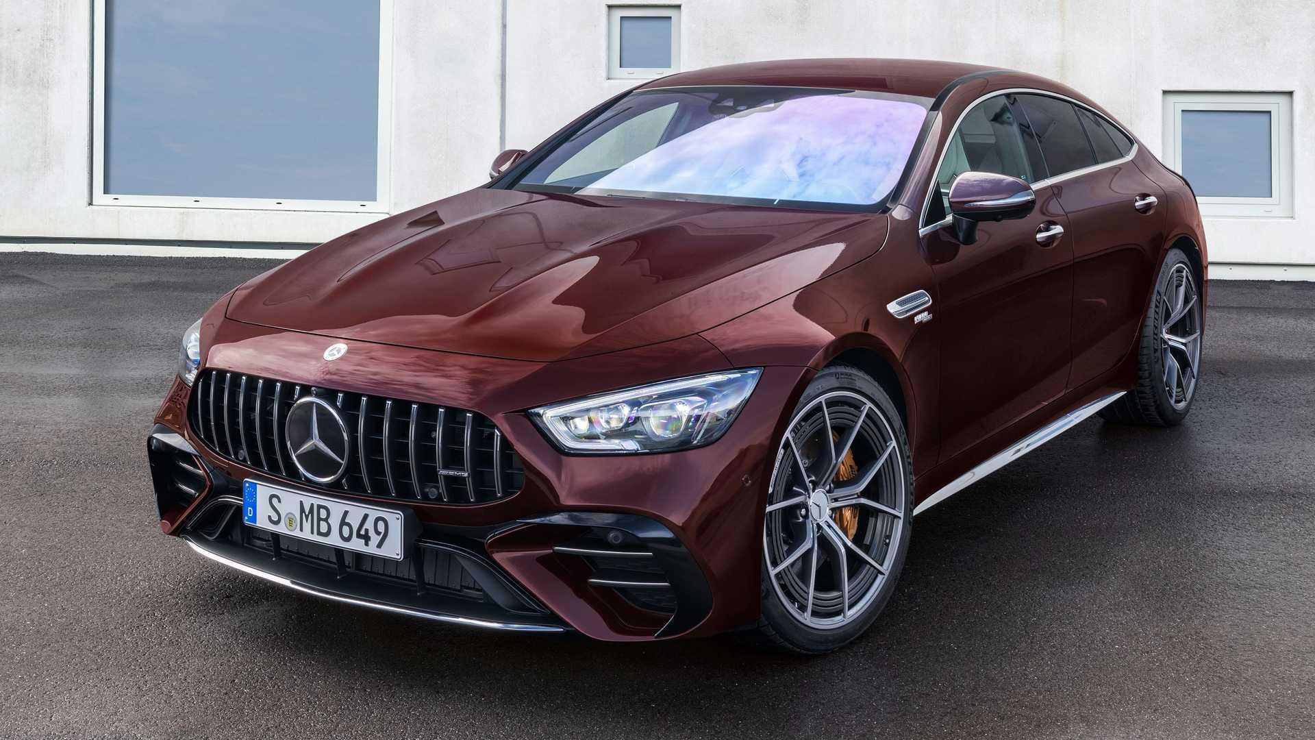 نمای سه چهارم مرسدس آ ام گ جی تی چهاردر / 2022 Mercedes-AMG GT 4-Door قرمز متالیک