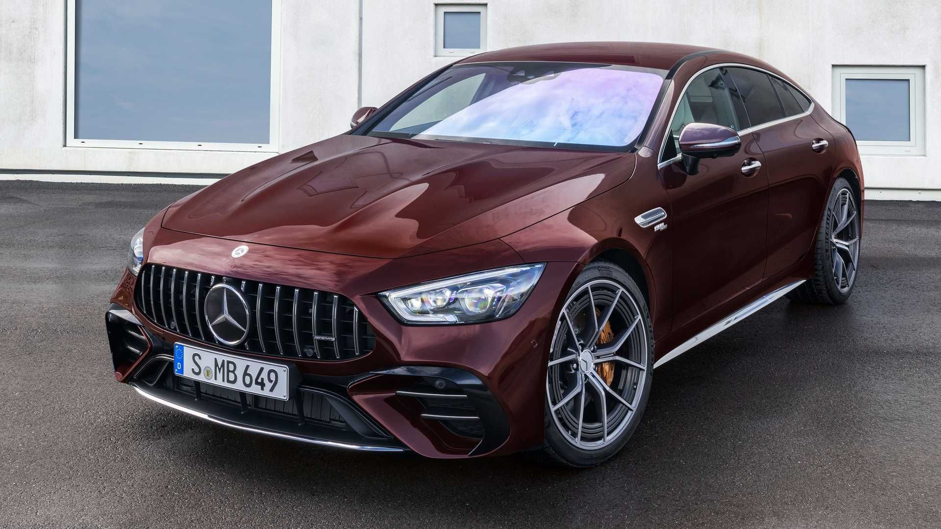 نمای سه چهارم مرسدس آ ام گ جی تی چهاردر / 2022 Mercedes-AMG GT 4-Door قرمز متالیک
