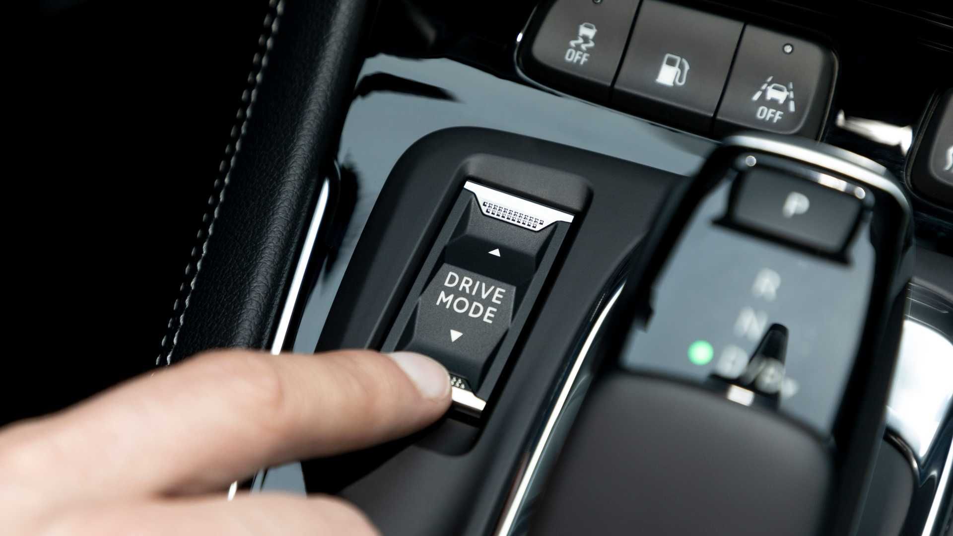 حالت رانندگی فیس لیفت کراس اور اوپل گرندلند 2022 / 2022 Opel Grandland crossover آبی رنگ