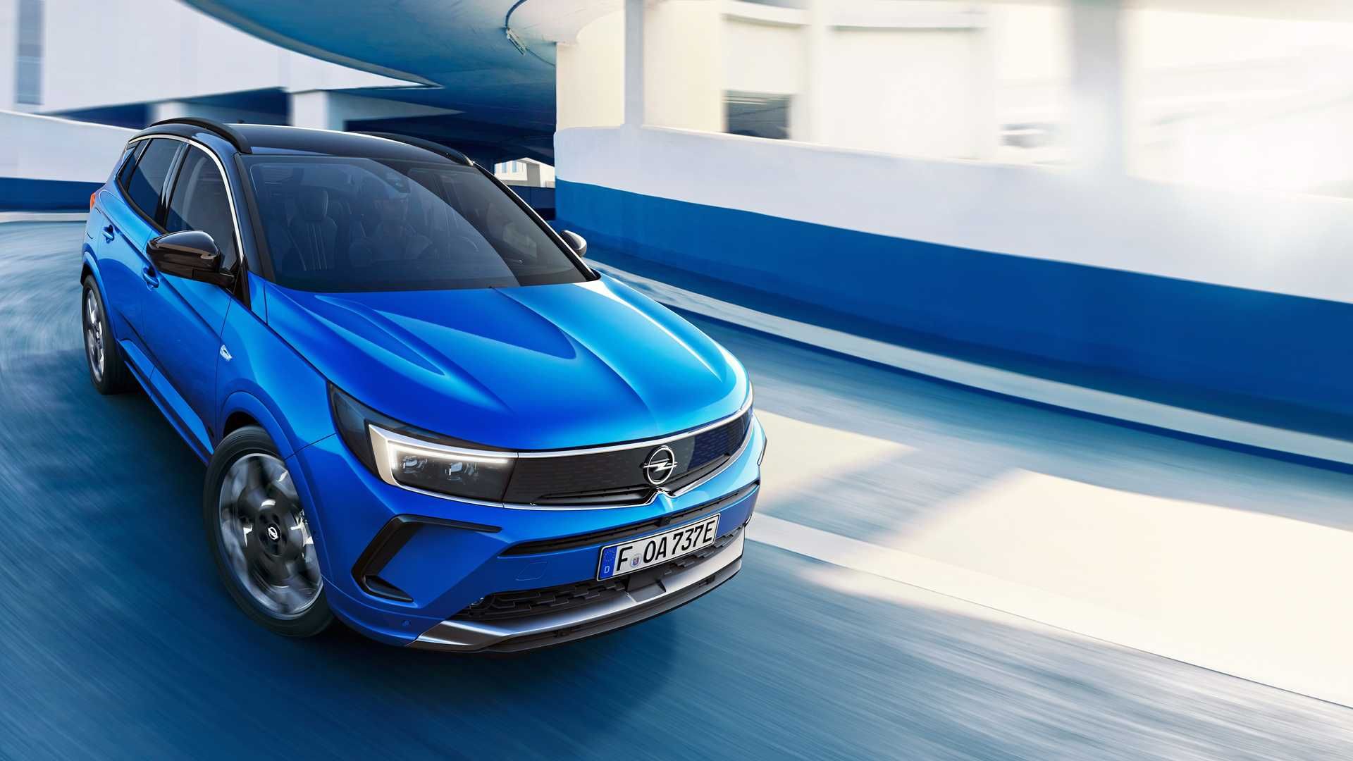 نمای جلو فیس لیفت کراس اور اوپل گرندلند 2022 / 2022 Opel Grandland crossover آبی رنگ