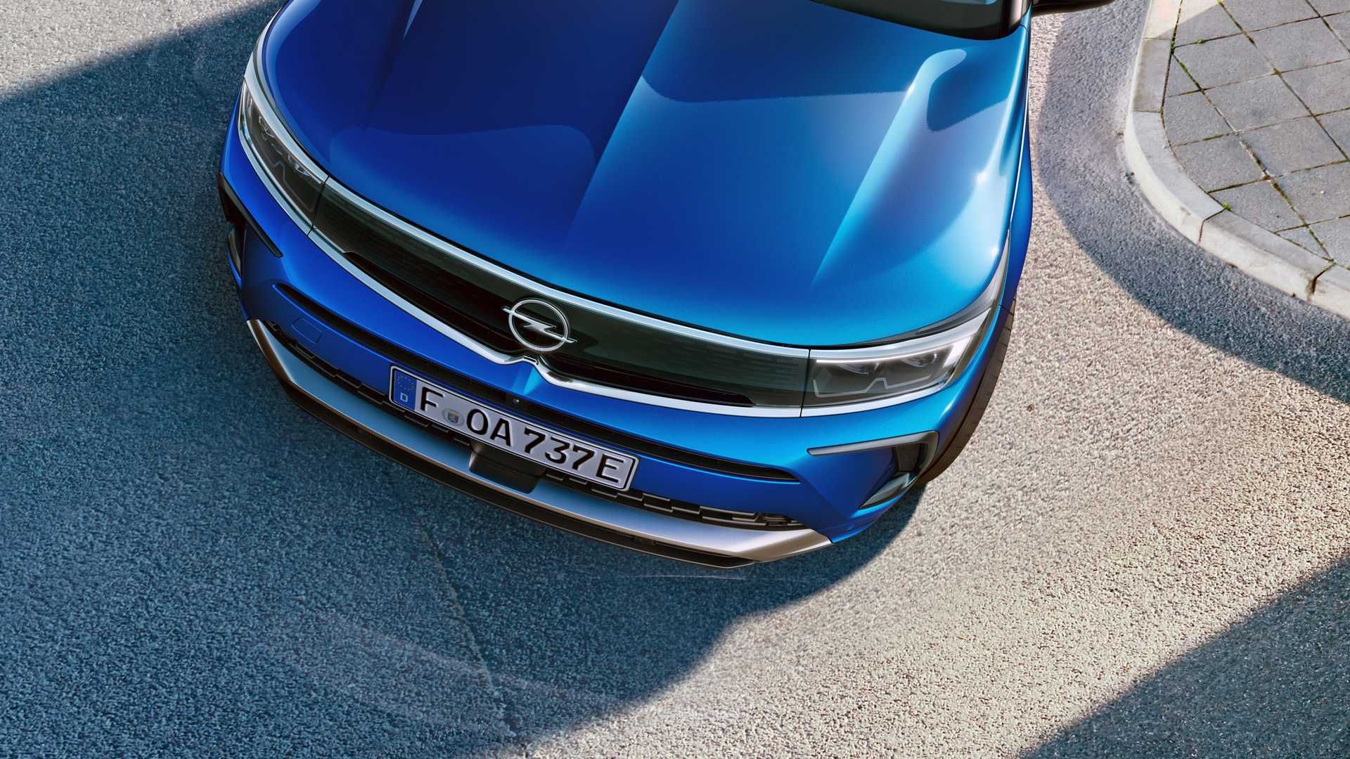 نمای کاپوت فیس لیفت کراس اور اوپل گرندلند 2022 / 2022 Opel Grandland crossover آبی رنگ