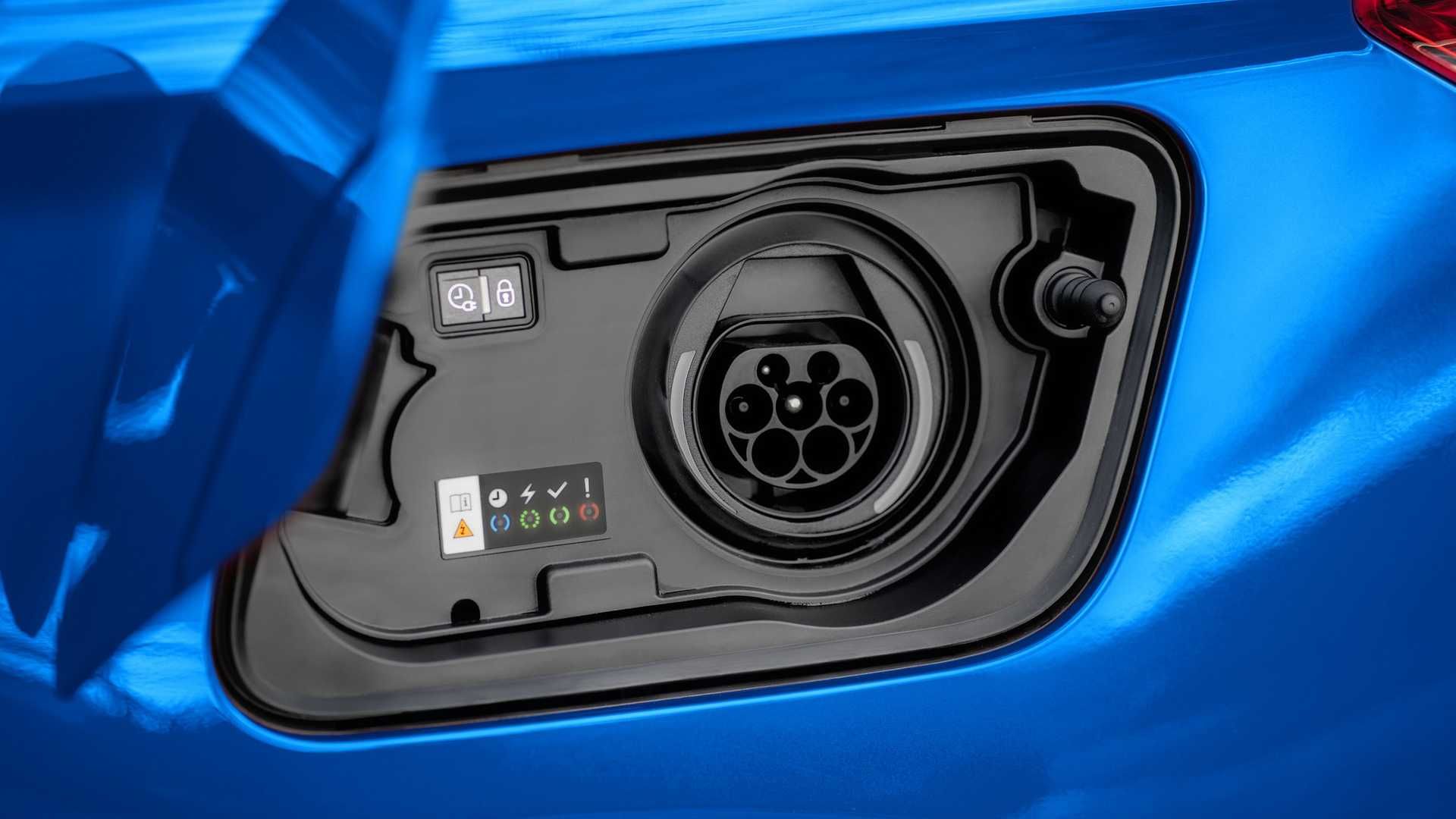 درگاه شارژ فیس لیفت کراس اور اوپل گرندلند 2022 / 2022 Opel Grandland crossover آبی رنگ