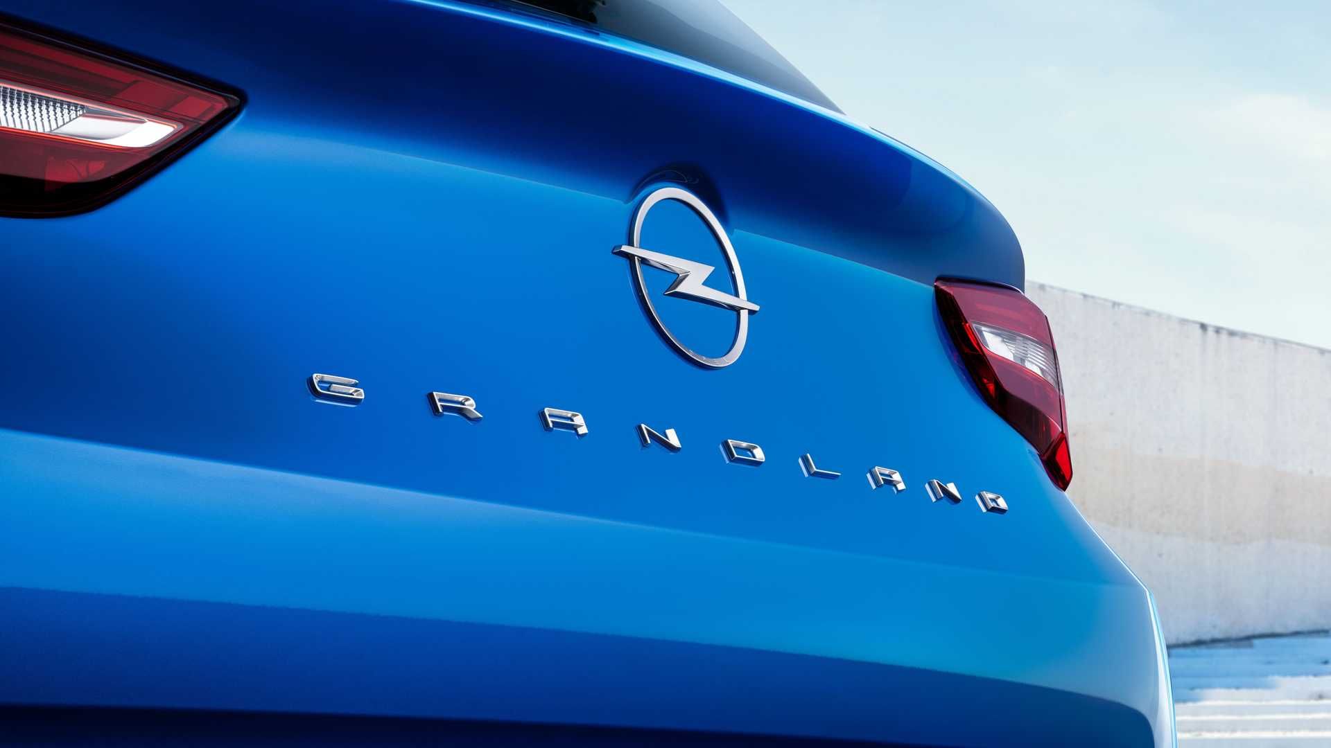 طراحی عقب فیس لیفت کراس اور اوپل گرندلند 2022 / 2022 Opel Grandland crossover آبی رنگ