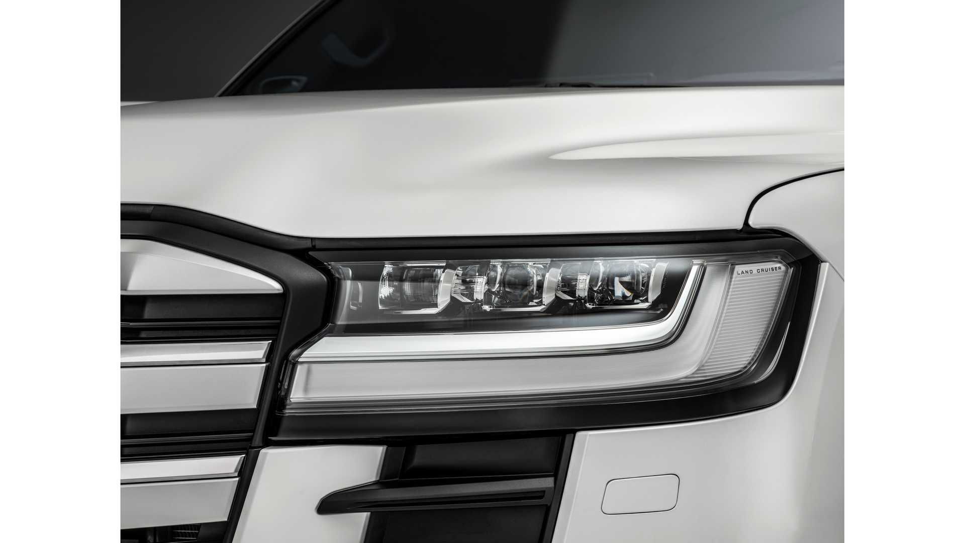 Toyota Land Cruiser 2022 تویوتا لندکروزر 300 نمای چراغ