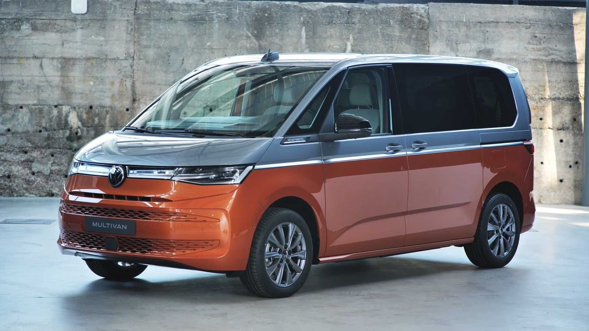 نمای سه چهارم ون چندمنظوره فولکس واگن تی 7 / 2022 Volkswagen Multivan T7