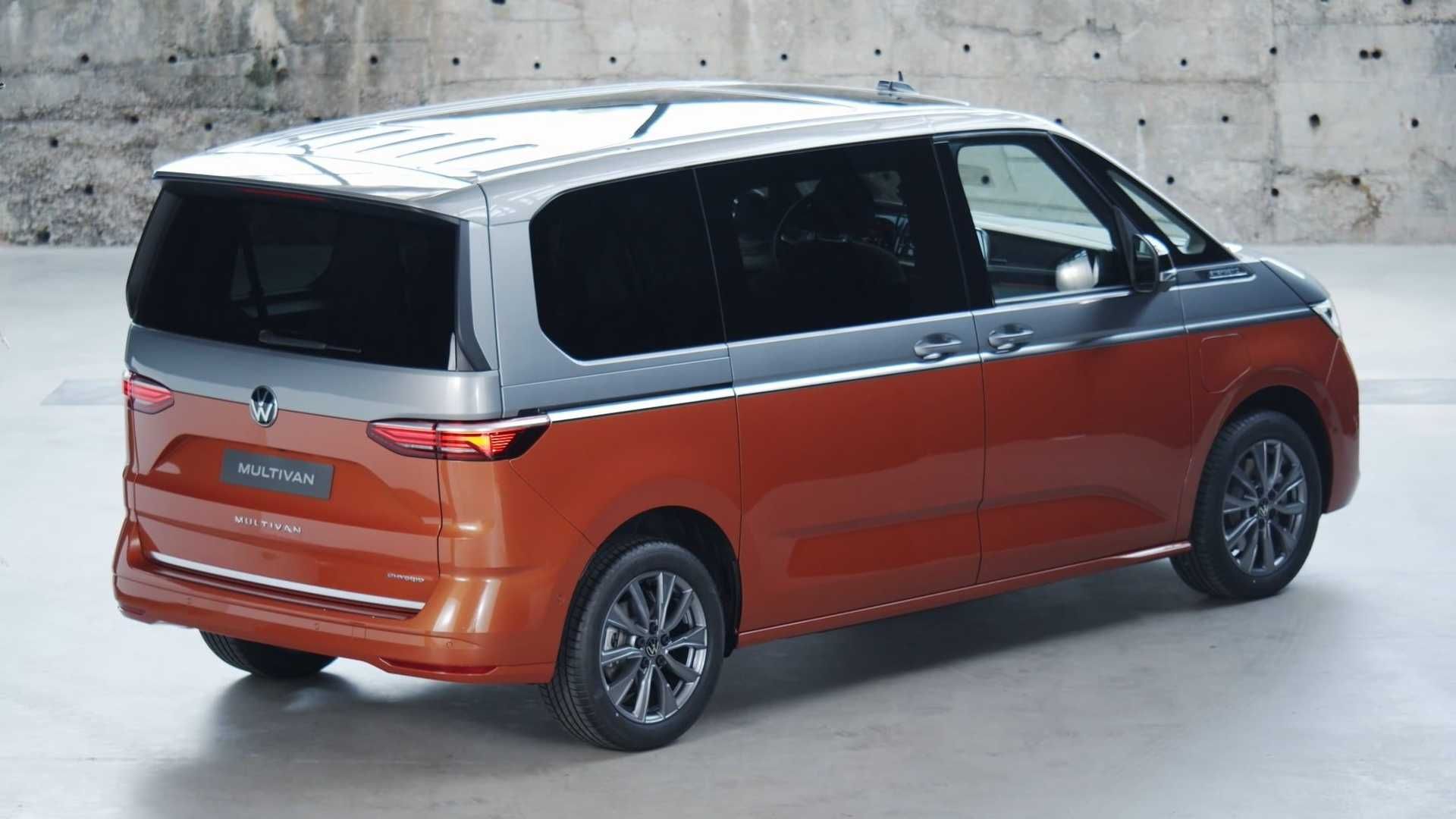 نمای عقب ون چندمنظوره فولکس واگن تی 7 / 2022 Volkswagen Multivan T7