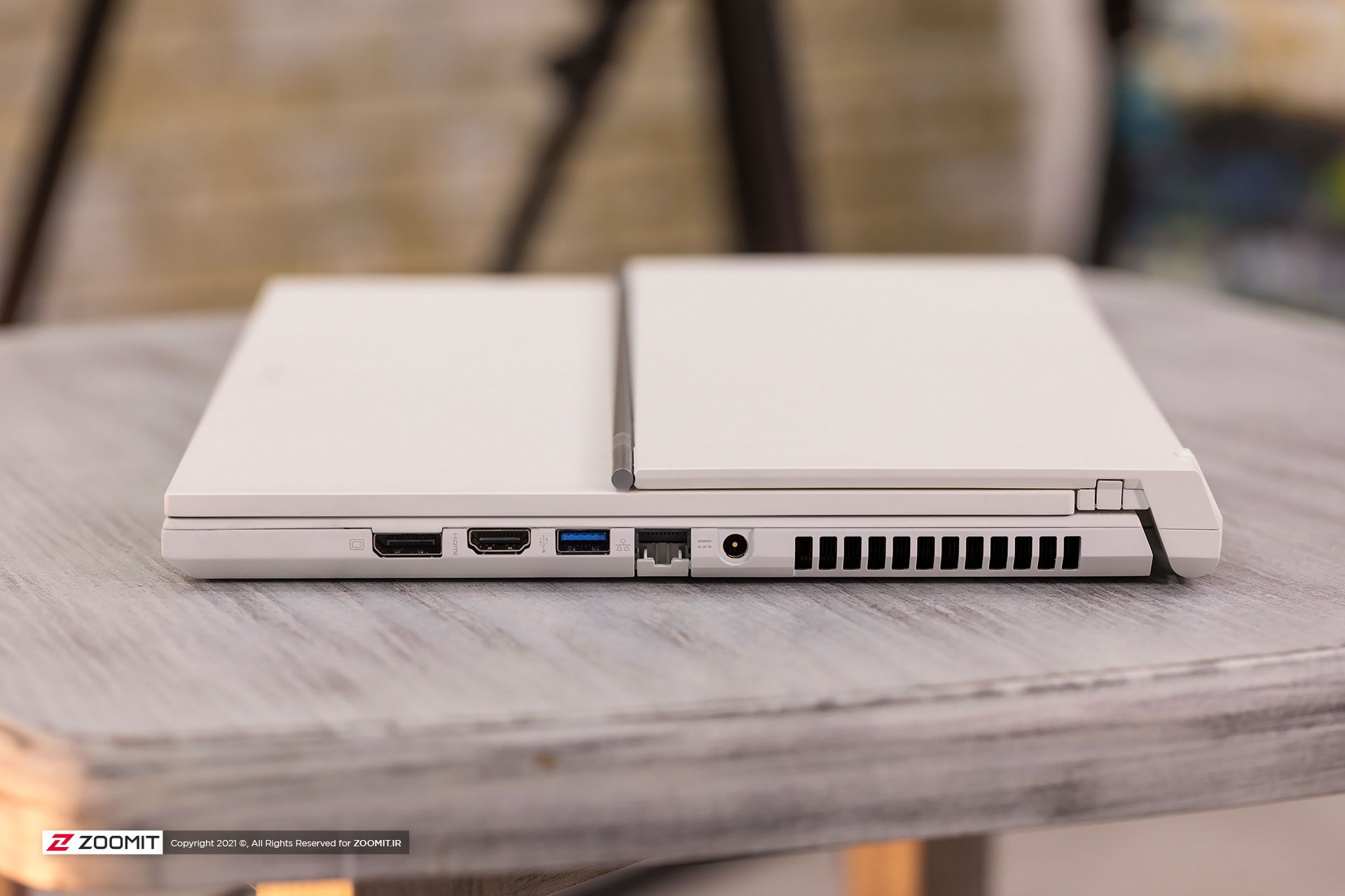 پورت های راست لپ تاپ ایسر ConceptD 7 Ezel Pro