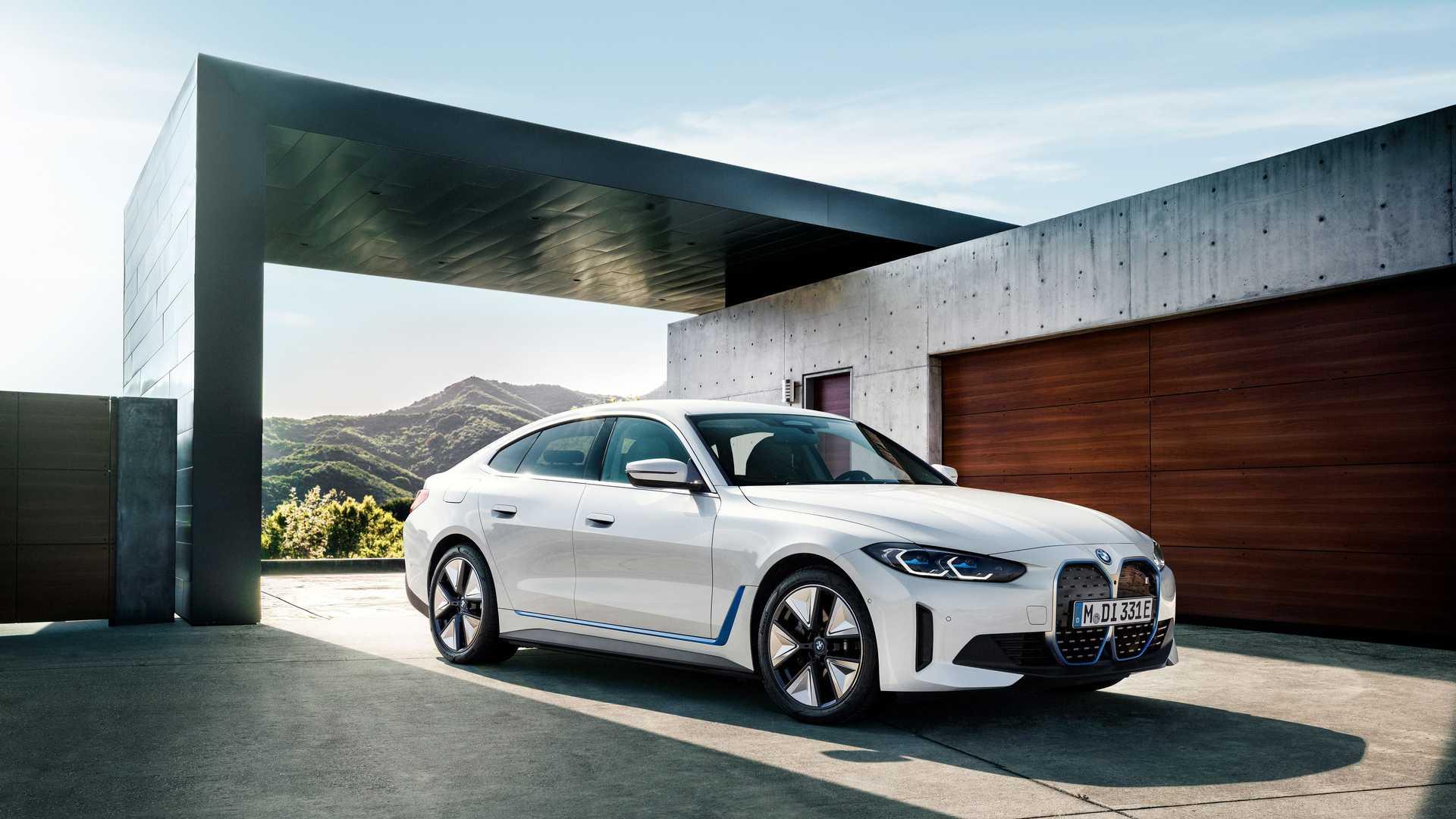 نمای سه رخ BMW i4 بی ام و آی4 برقی