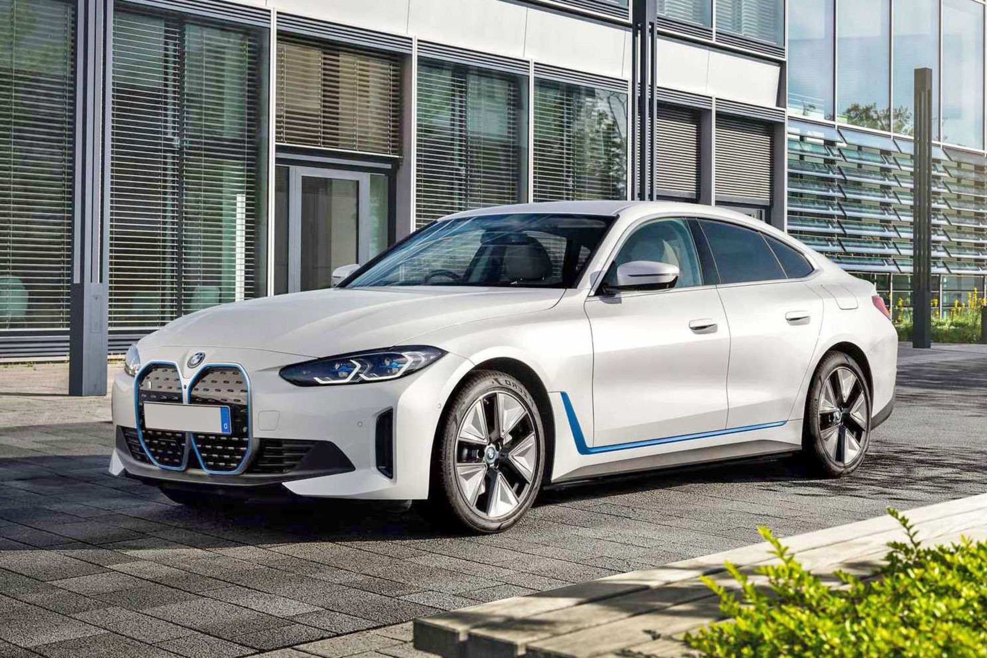 BMW i4 بی ام و آی4 برقی