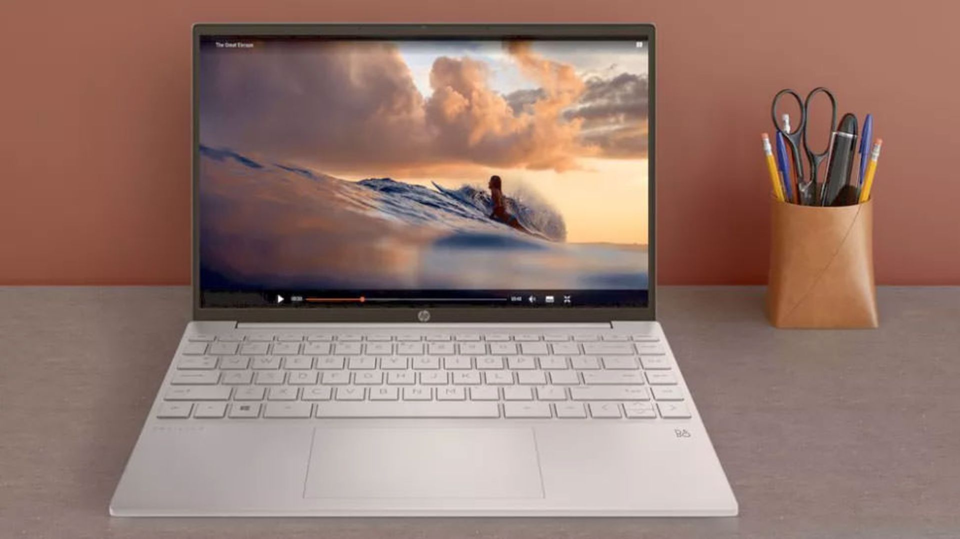نمای جلو لپ تاپ جدید HP Pavilion Aero