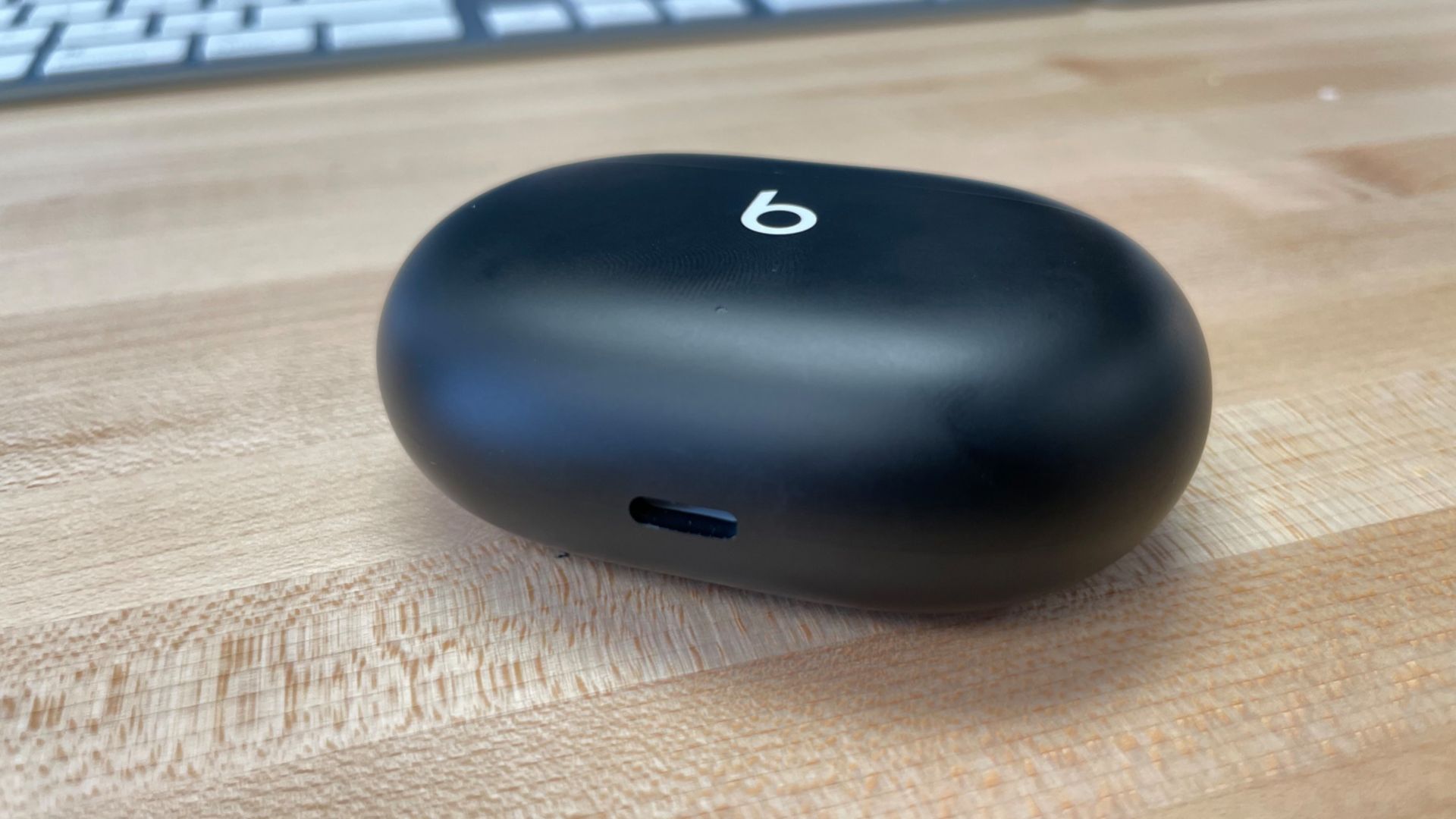 کیس شارژ هدفون استودیو بادز