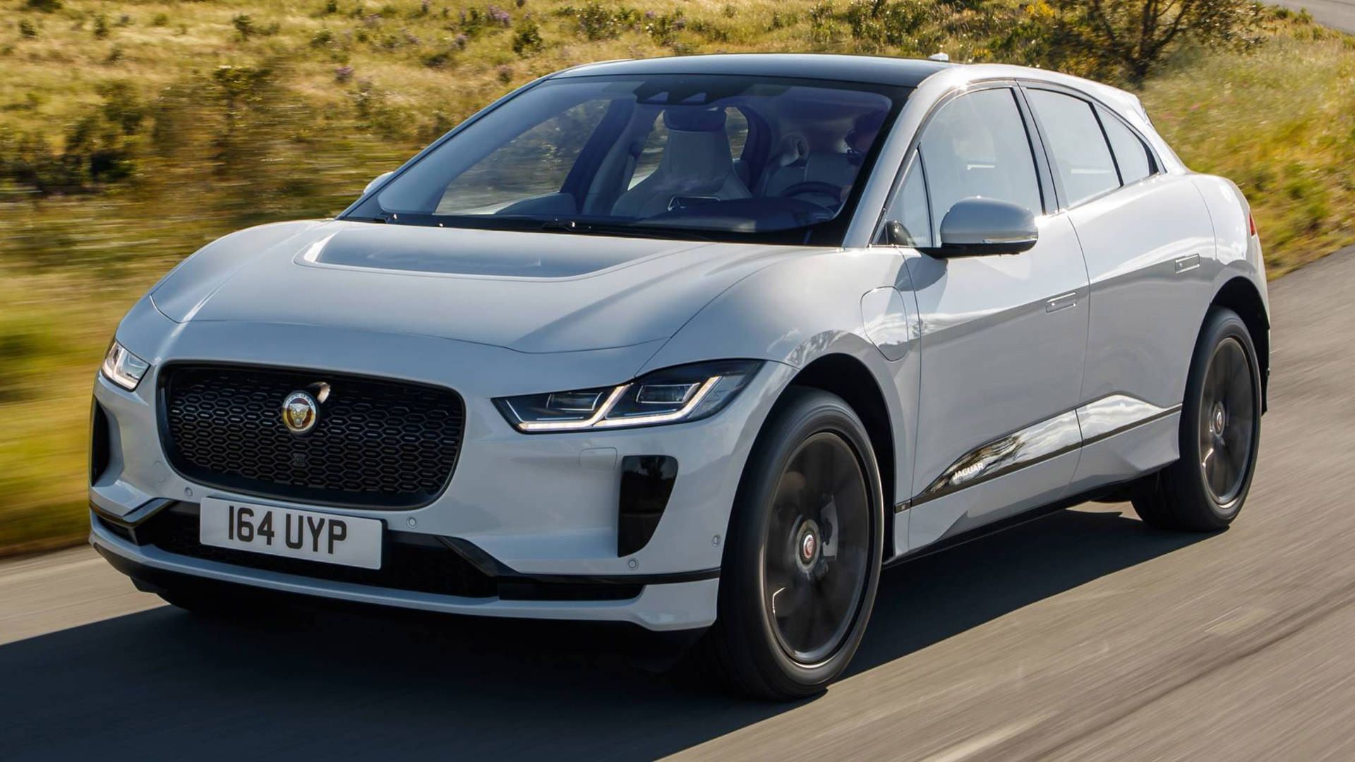 جگوار آی پیس / Jaguar I-Pace سفید رنگ در جاده