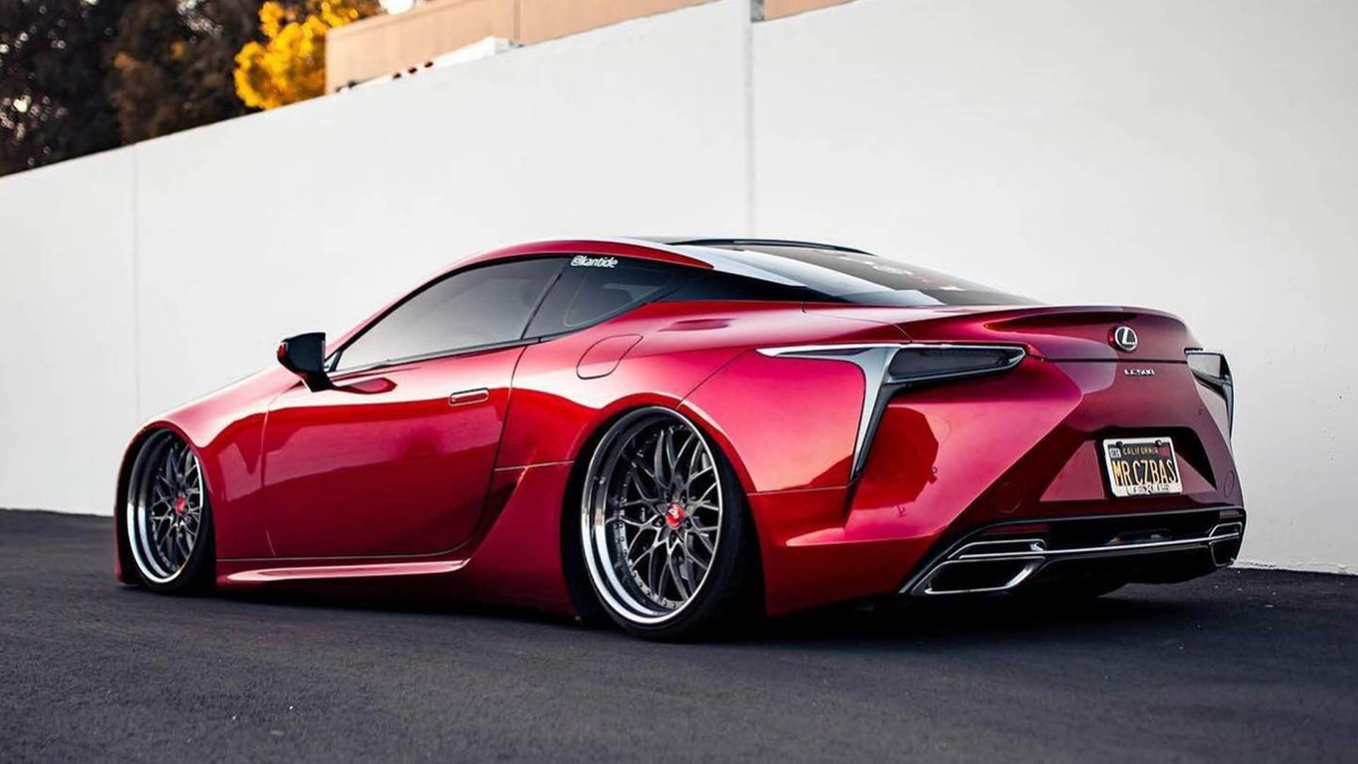 نمای عقب لکسوس ال سی 500 / Lexus LC500 قرمز رنگ