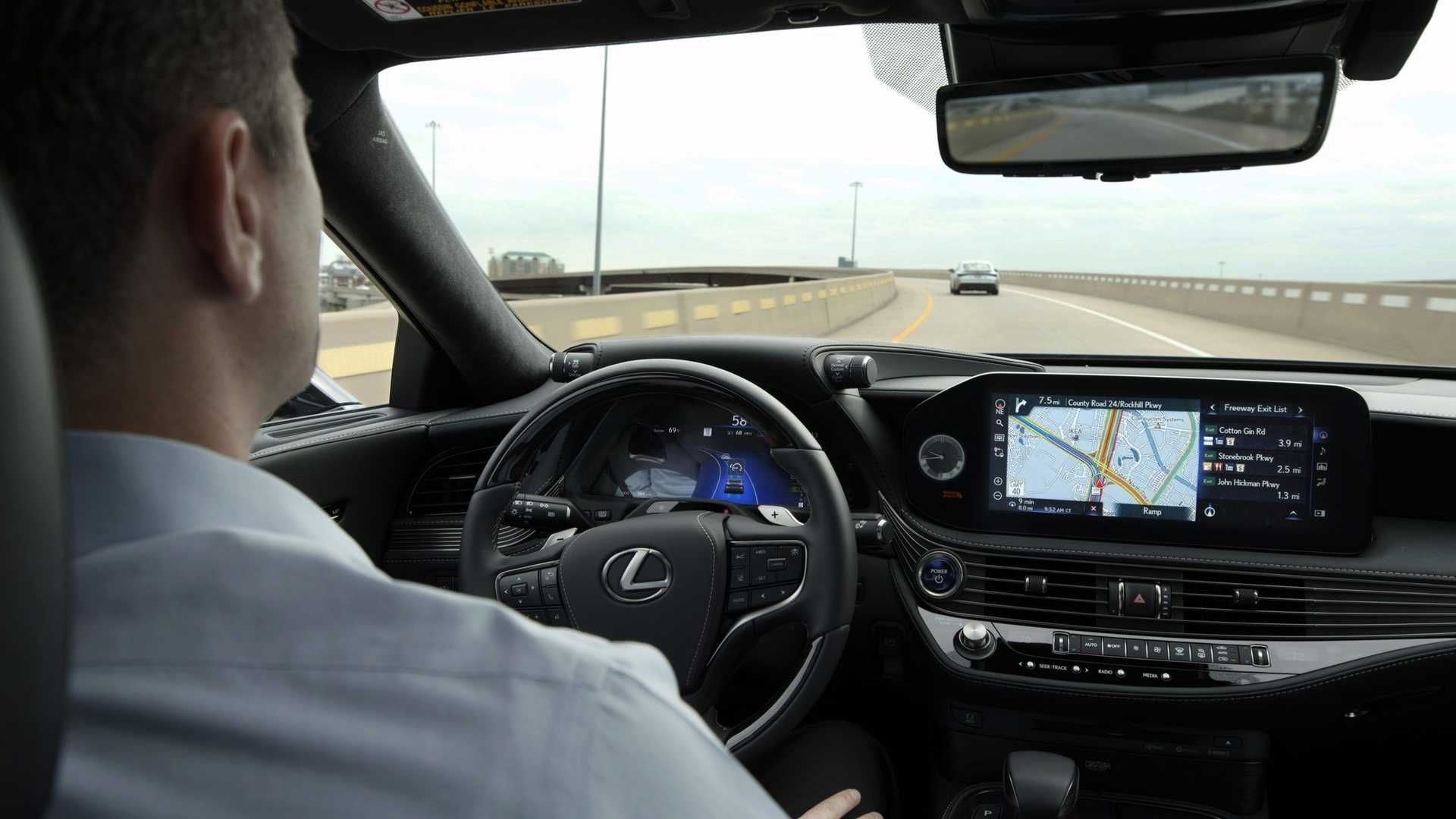 کابین خودرو لکسوس ال اس مجهز به فناوری خودران / Lexus Teammate Advanced Drive