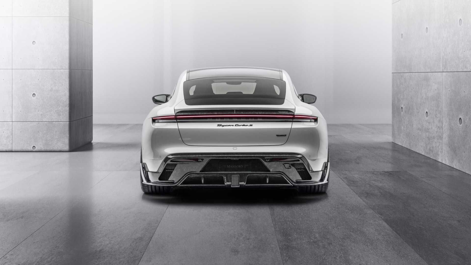 نمای عقب پورشه تایکان تیونینگ منصوری / Mansory Porsche Taycan سفید رنگَ
