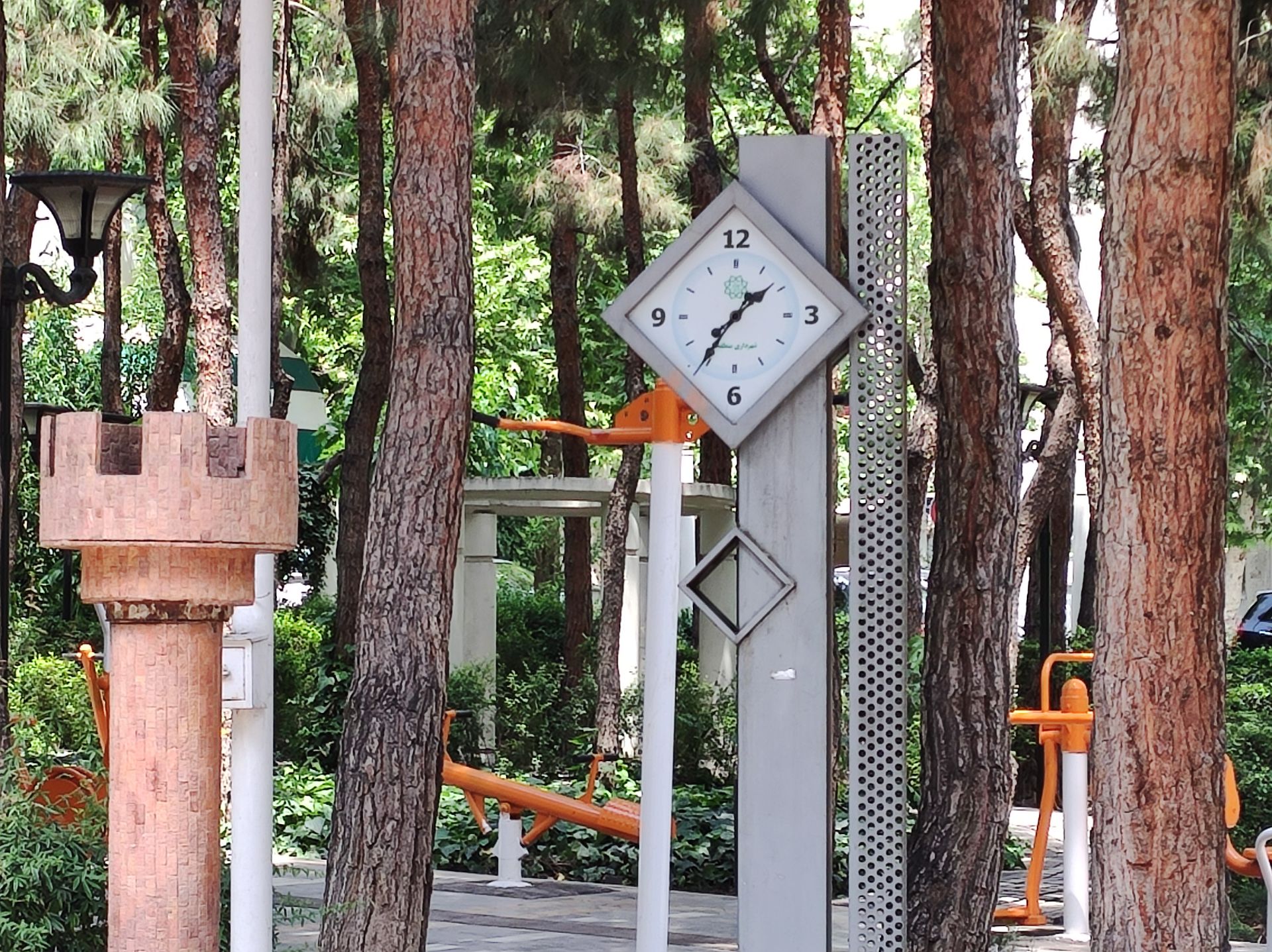 بزرگ‌نمایی ۴ برابری دوربین واید می ۱۱ لایت